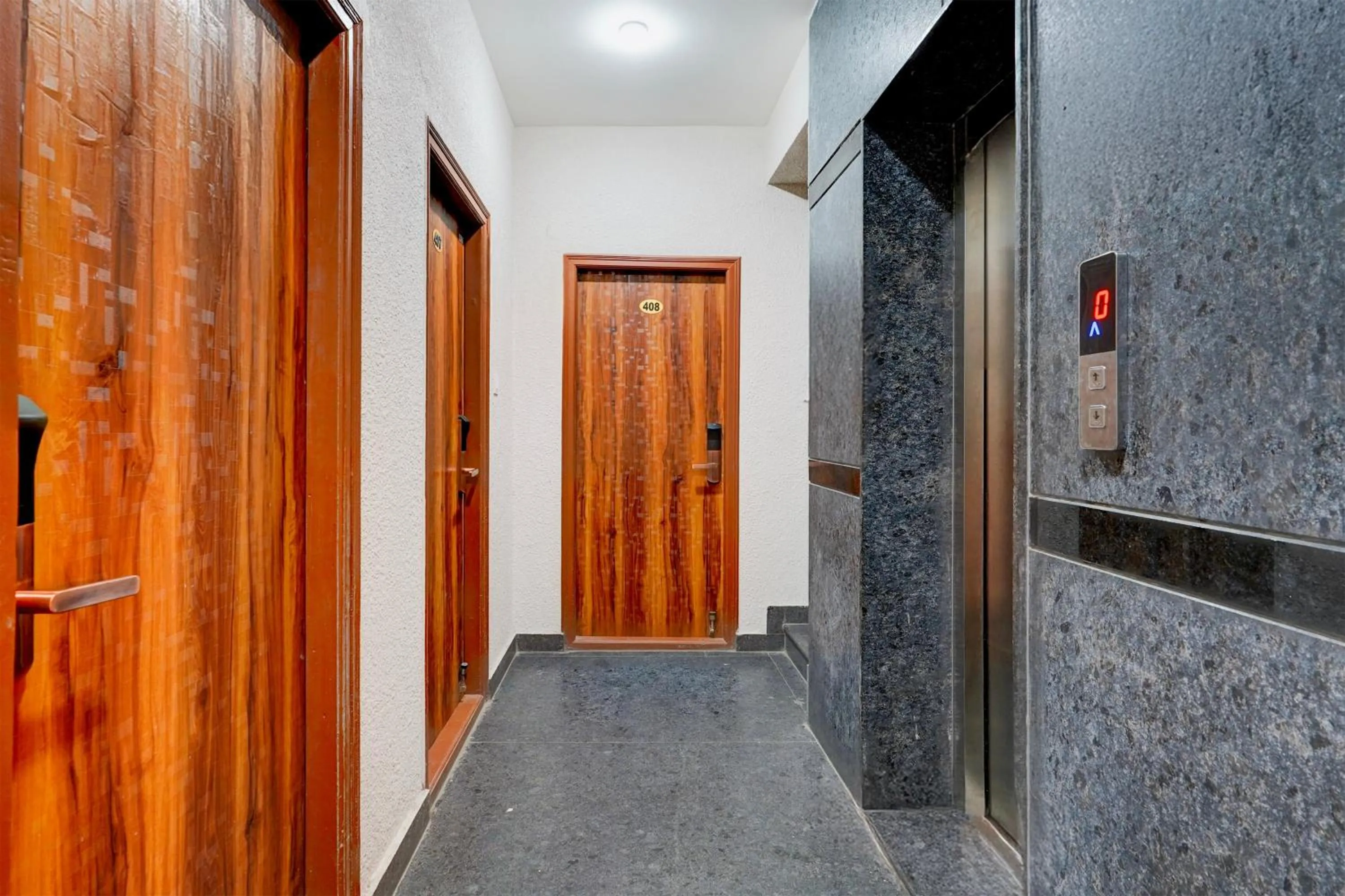 Lobby or reception in Super Townhouse Marathahalli Near Sri Nagalingeshwar Swamy Temple Formerly Hotel Avenue