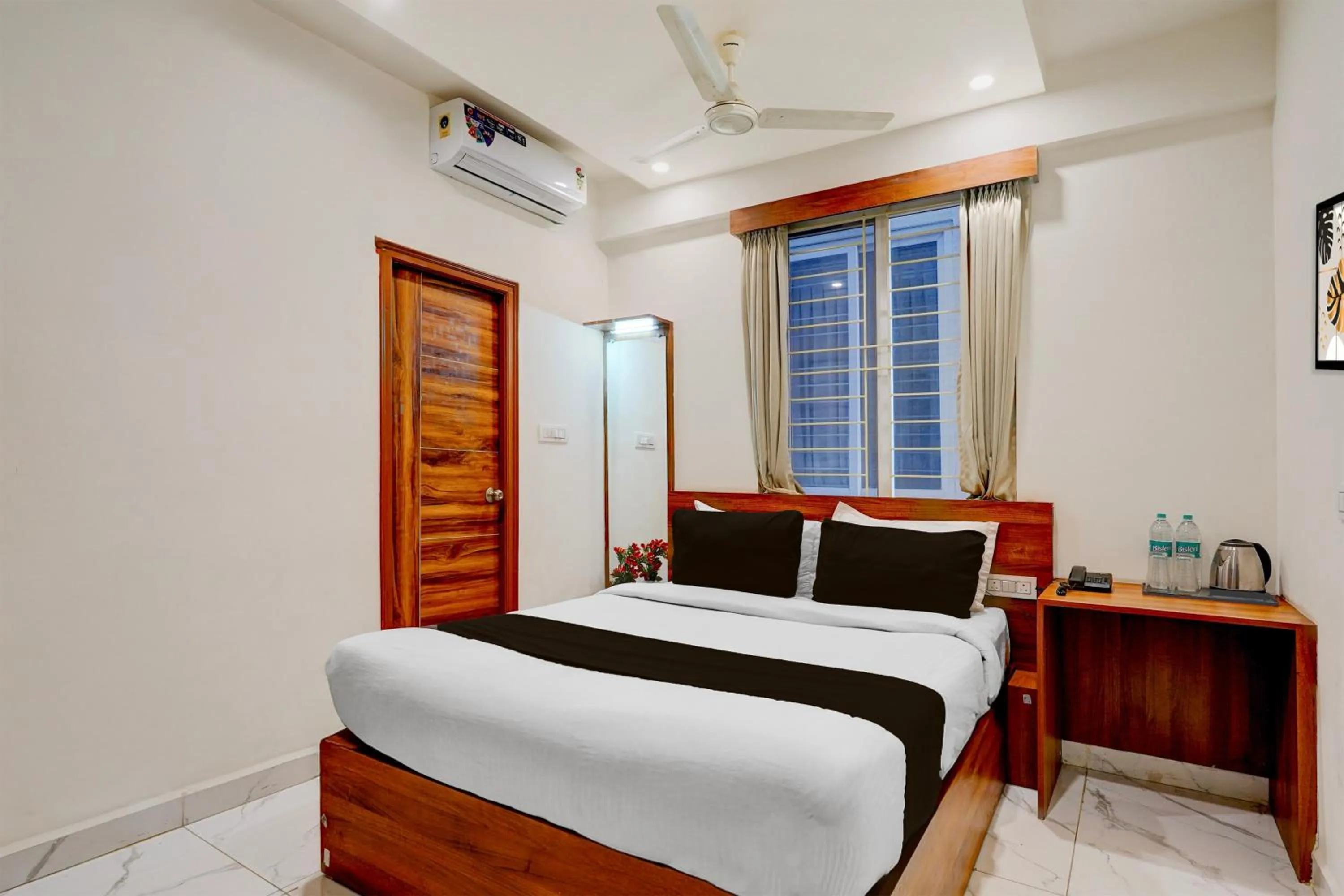Bedroom, Bed in Super Townhouse Marathahalli Near Sri Nagalingeshwar Swamy Temple Formerly Hotel Avenue