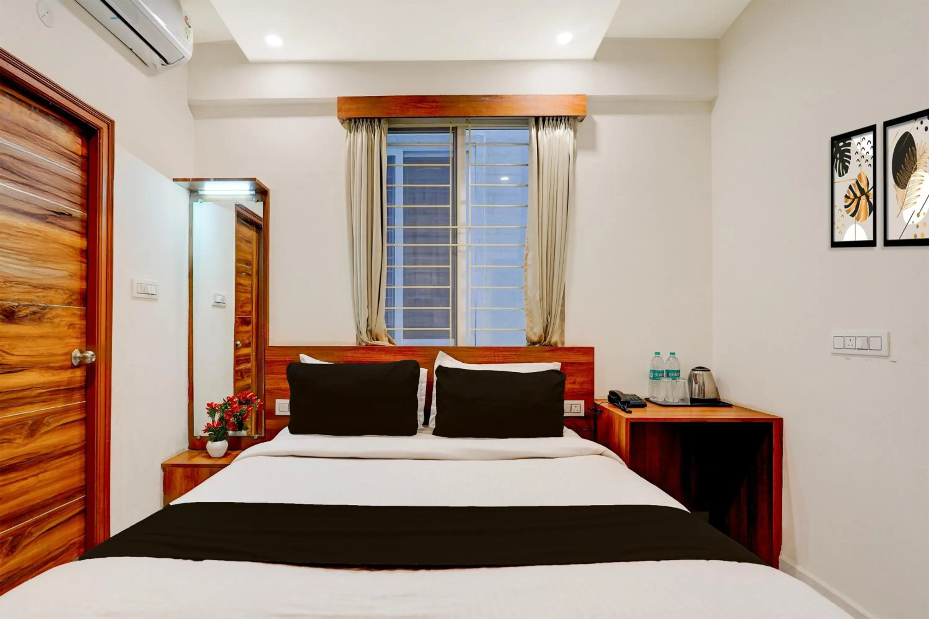 Bedroom, Bed in Super Townhouse Marathahalli Near Sri Nagalingeshwar Swamy Temple Formerly Hotel Avenue