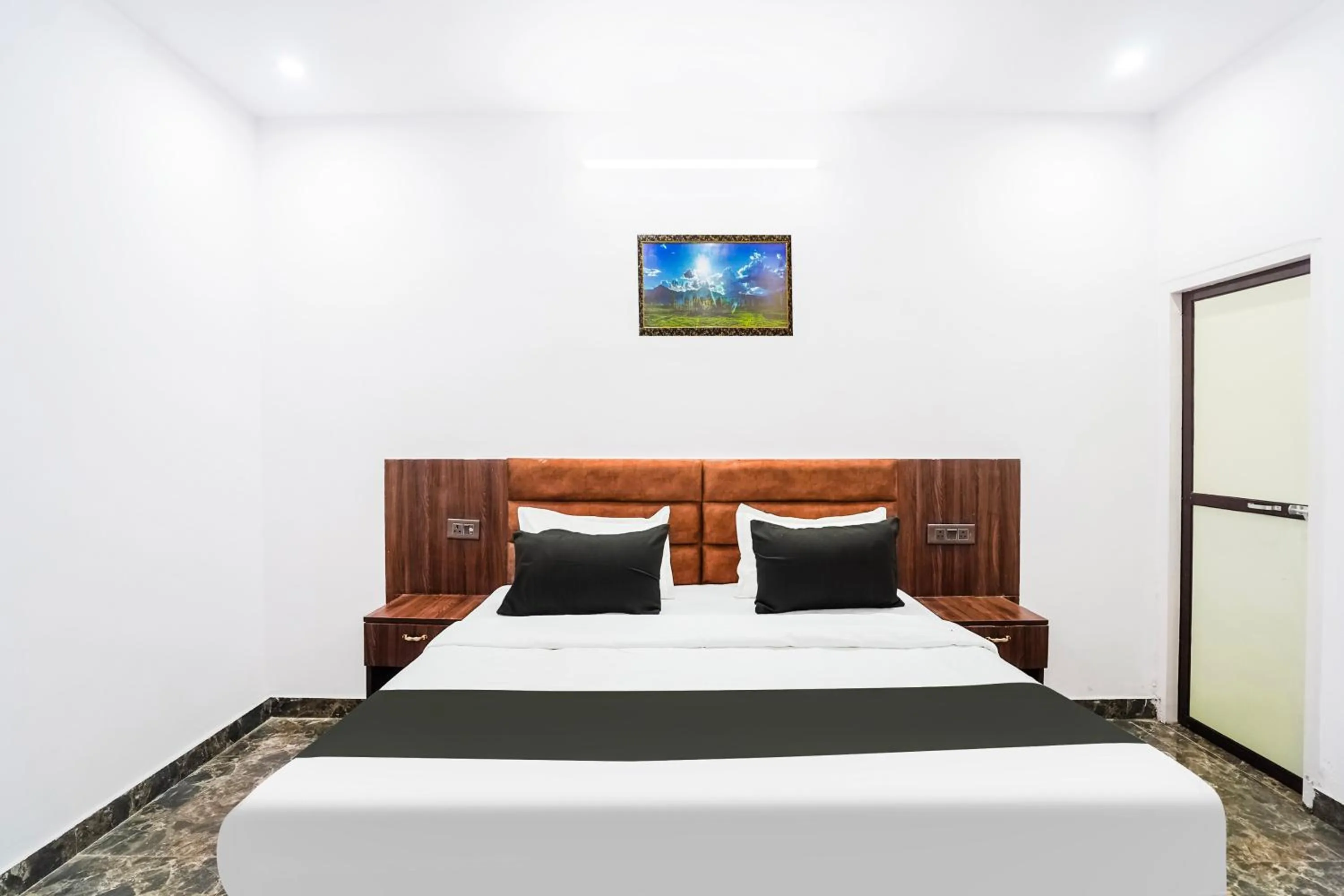 Bedroom, Bed in Hotel O Shivankar Paradise