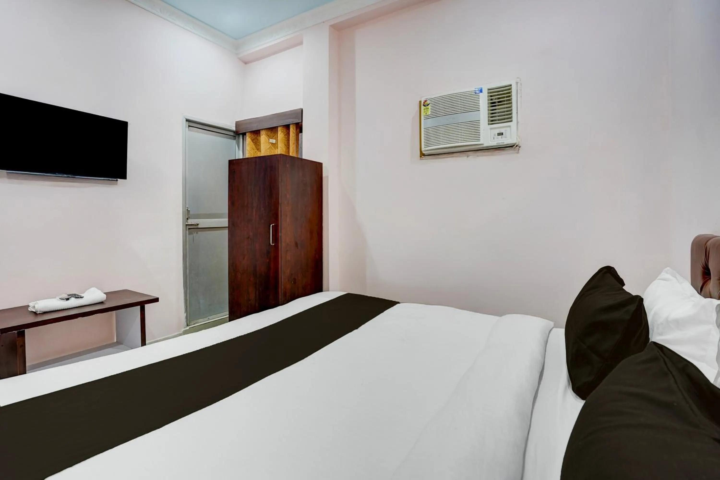 Bedroom, Bed in Super Collection O Patna Airport Formerly Hotel Shahi Mahal