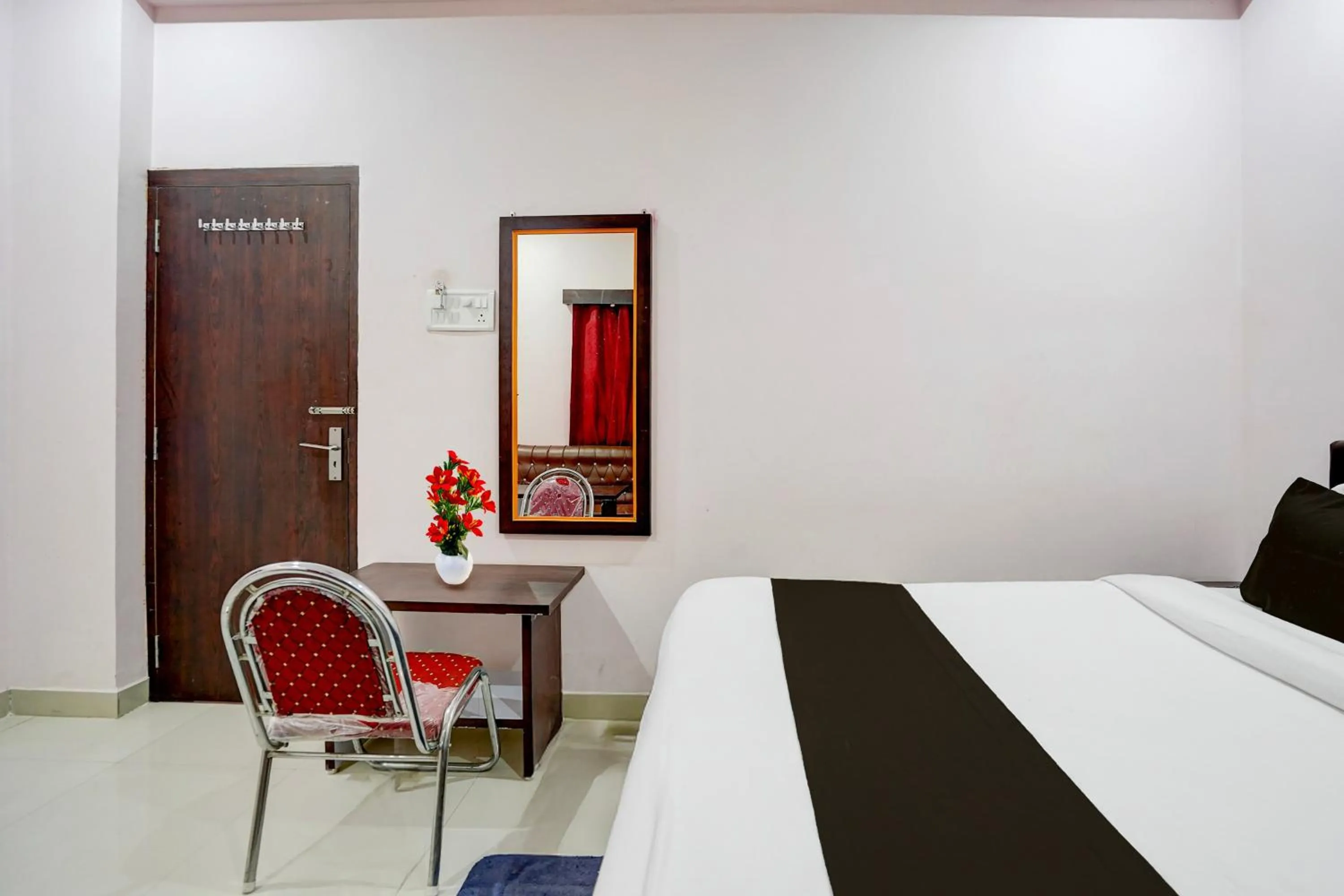 Bedroom, Bed in Super Collection O Patna Airport Formerly Hotel Shahi Mahal