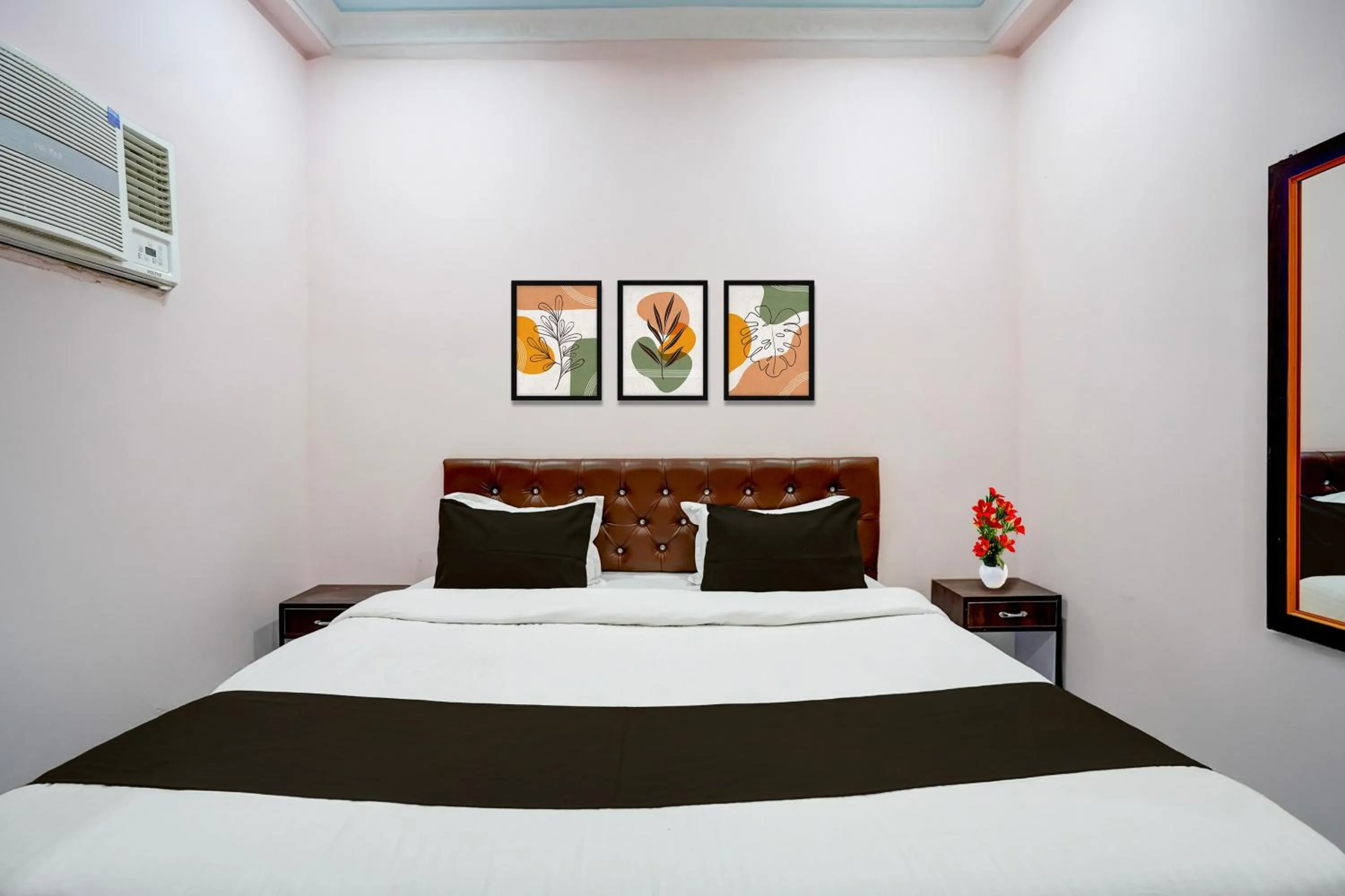 Bedroom, Bed in Super Collection O Patna Airport Formerly Hotel Shahi Mahal