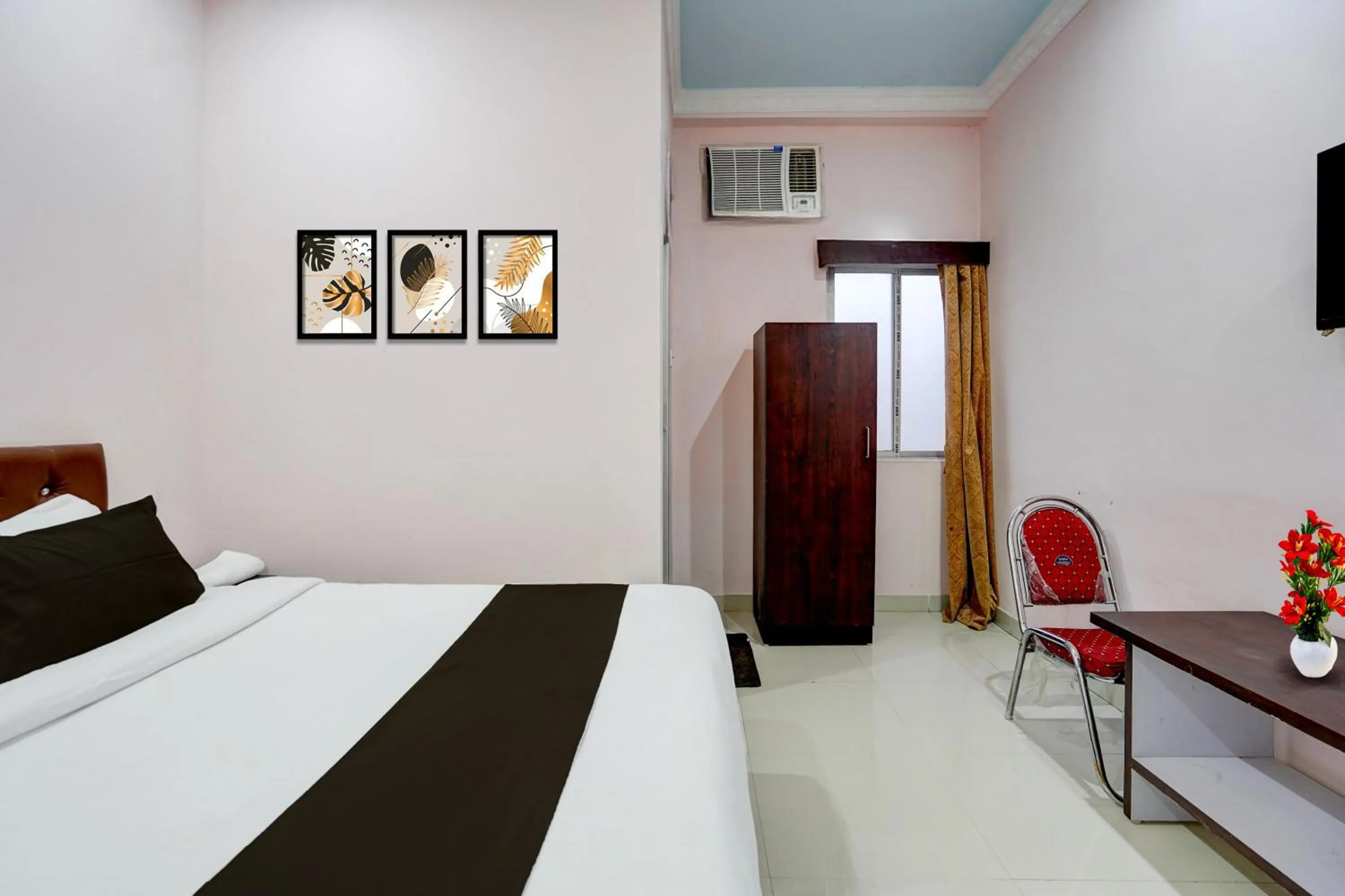 Bedroom, Bed in Super Collection O Patna Airport Formerly Hotel Shahi Mahal