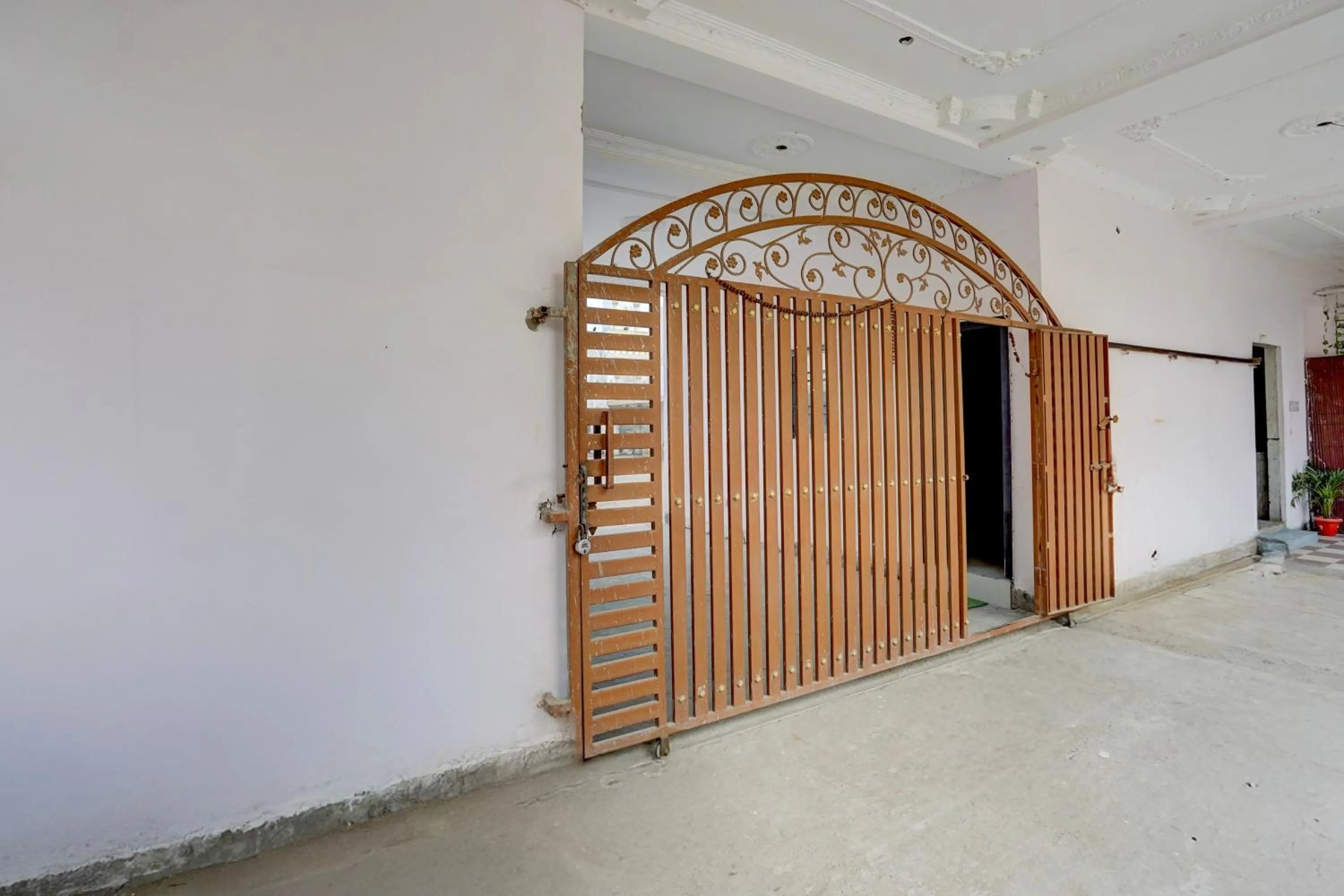 Facade/entrance in Super Collection O Patna Airport Formerly Hotel Shahi Mahal