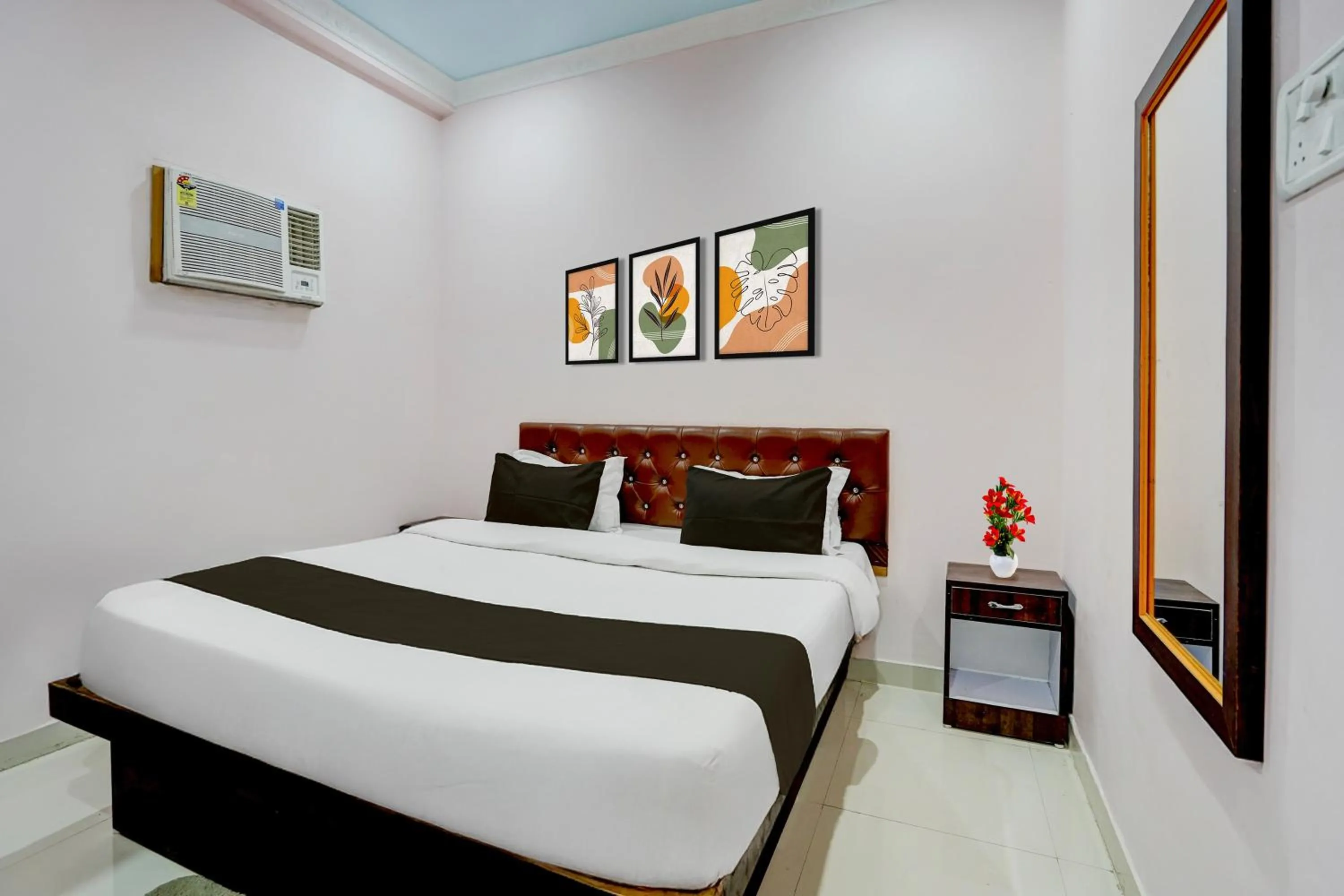 Bedroom, Bed in Super Collection O Patna Airport Formerly Hotel Shahi Mahal