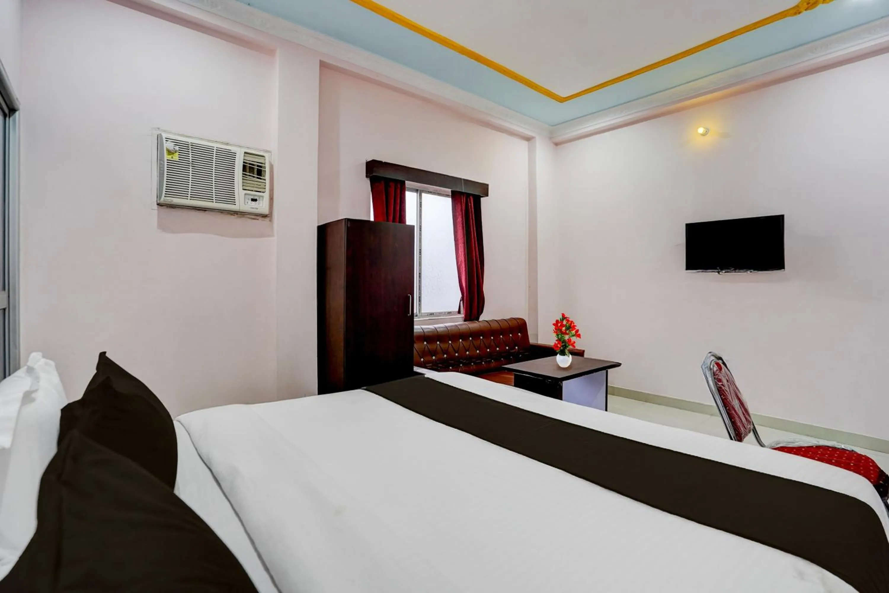 Bedroom, Bed in Super Collection O Patna Airport Formerly Hotel Shahi Mahal