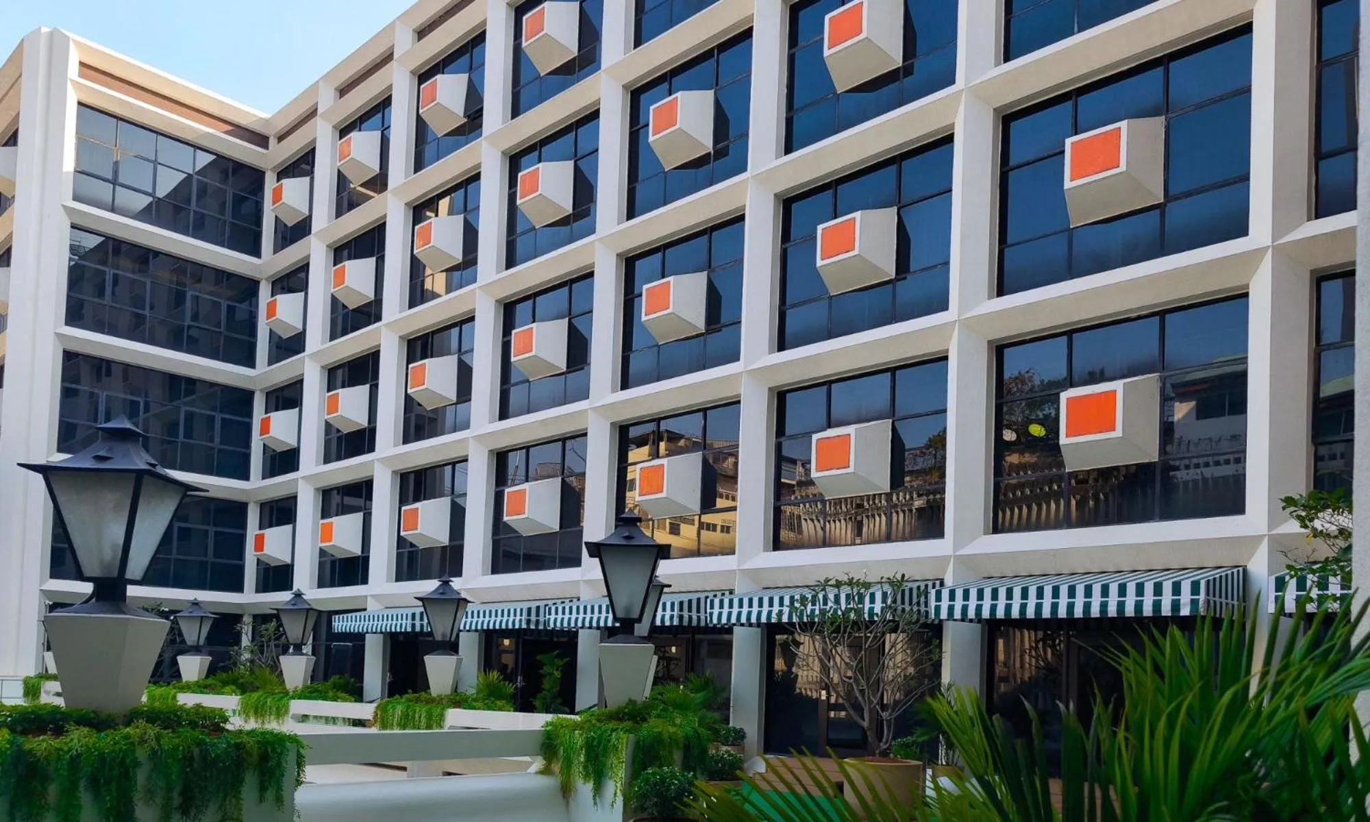 Property building in Lub d Bangkok Chinatown - Steps from Sam Yod MRT Station