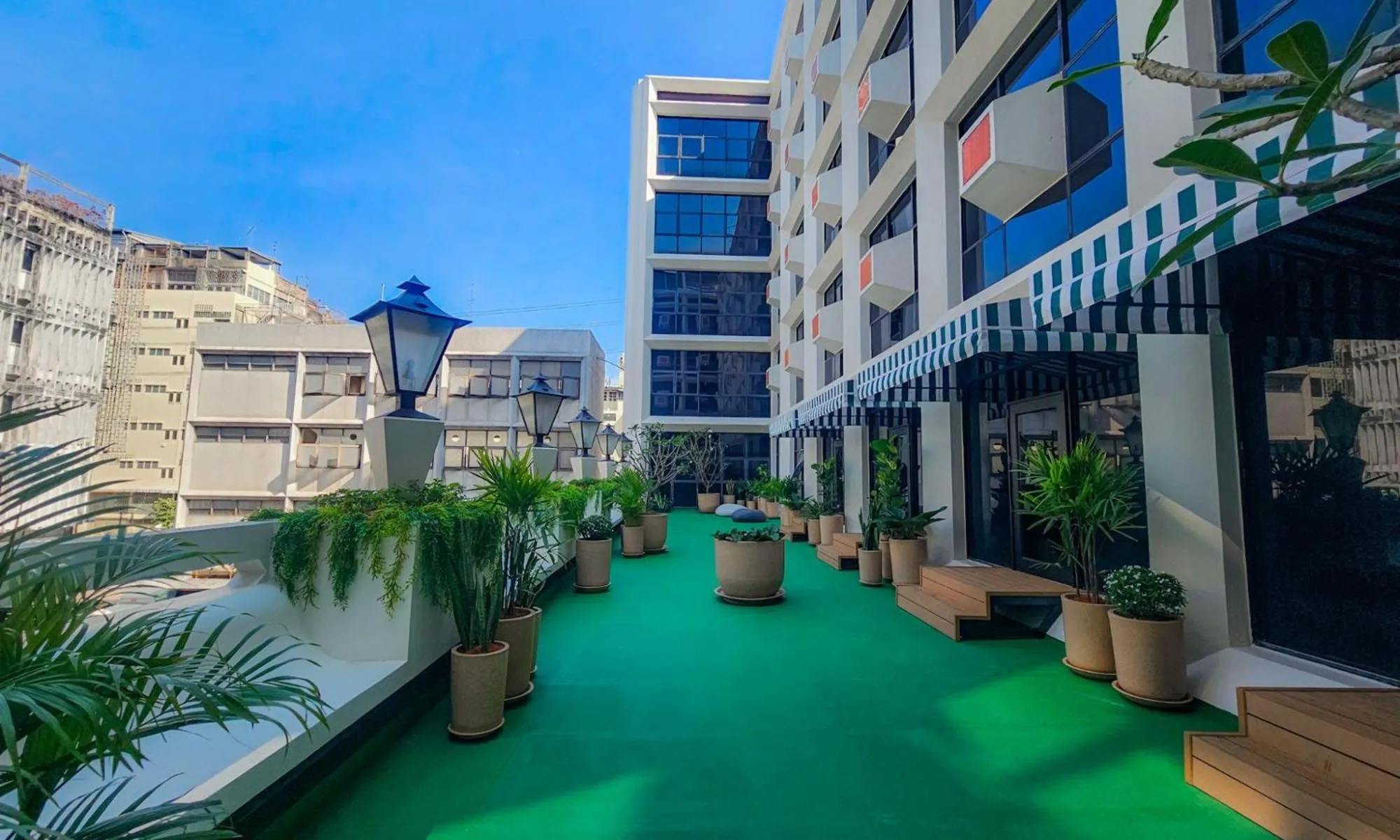 Property building in Lub d Bangkok Chinatown - Steps from Sam Yod MRT Station