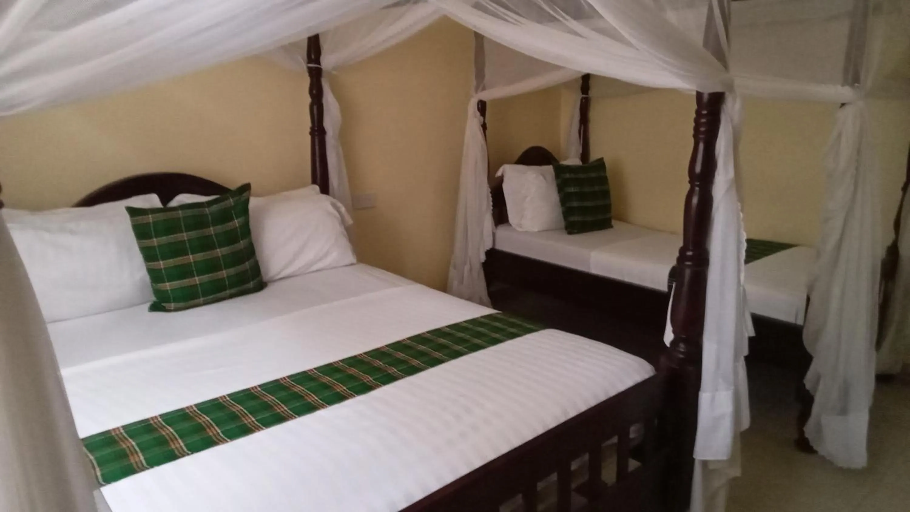 Bed in Transit Airport B&B