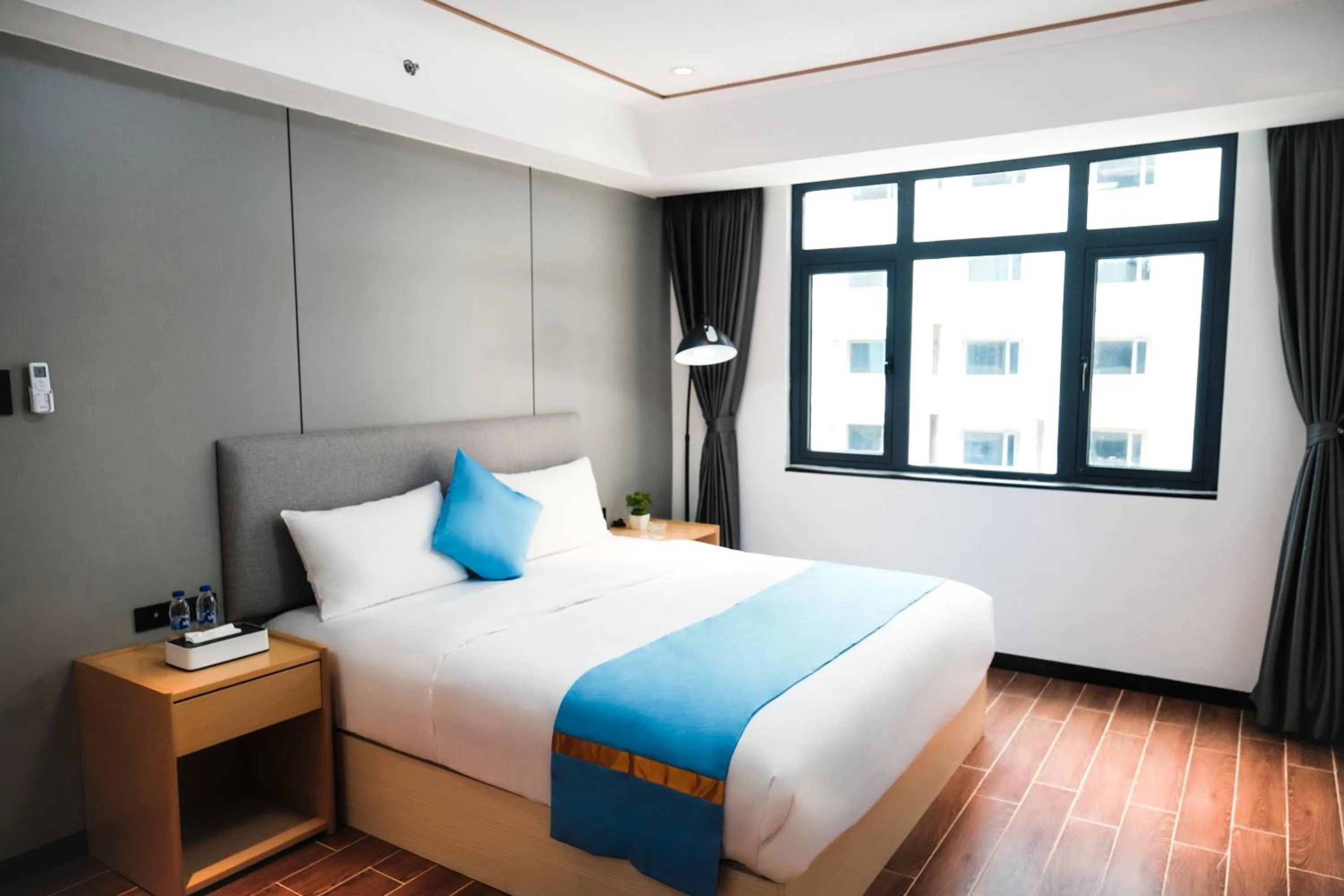 Bed in Golden Seagulls Hotel