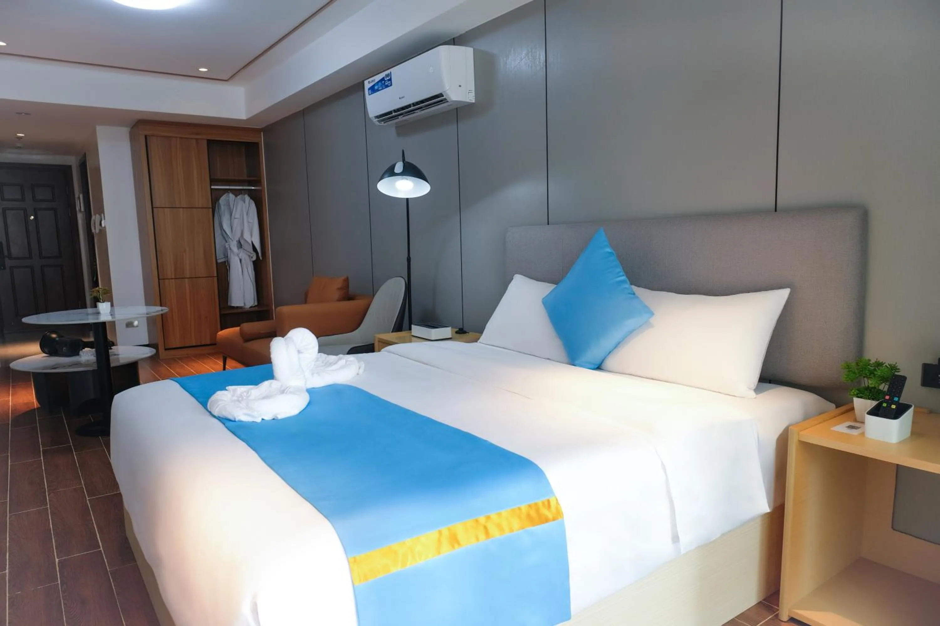 Bed in Golden Seagulls Hotel