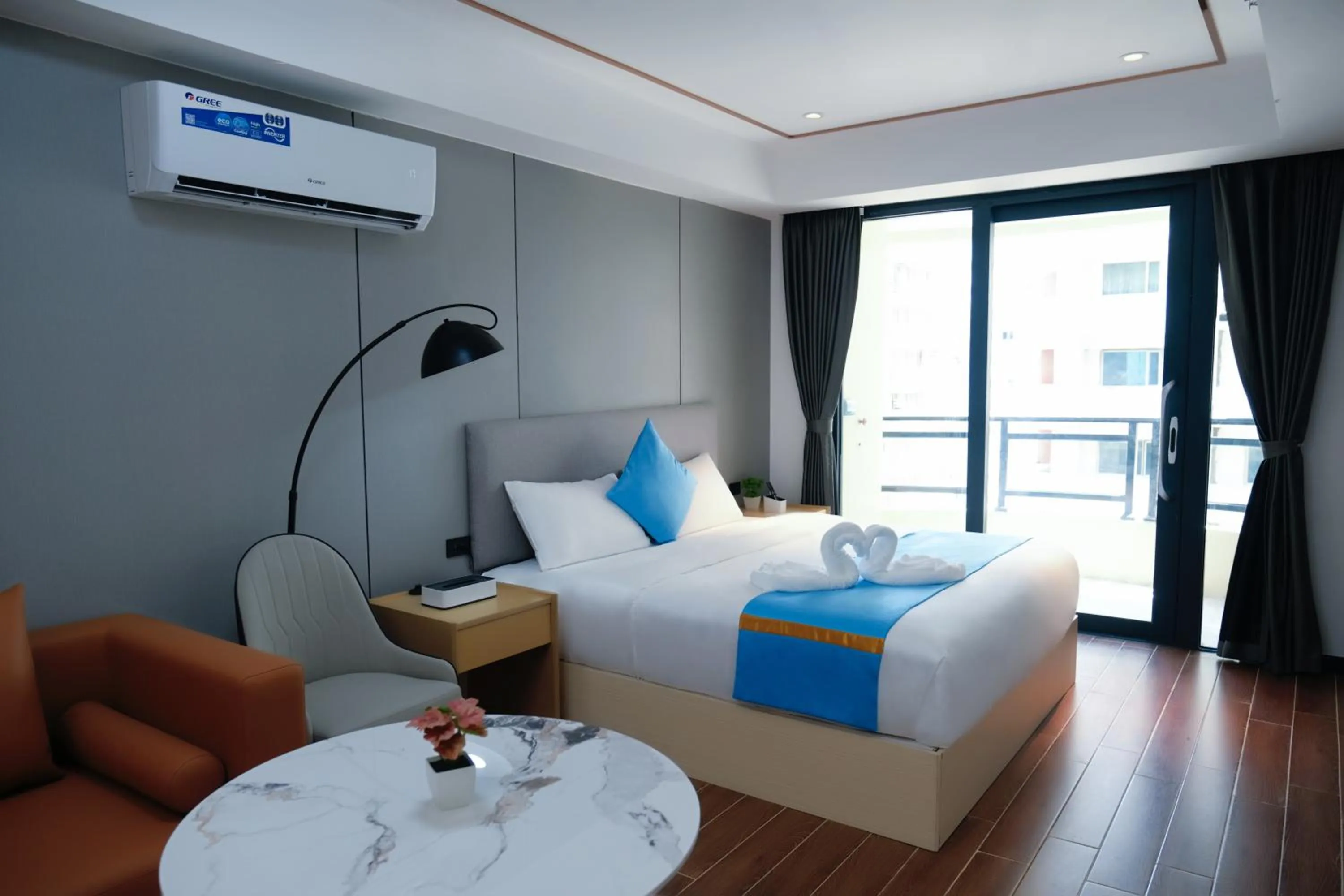 Bed in Golden Seagulls Hotel