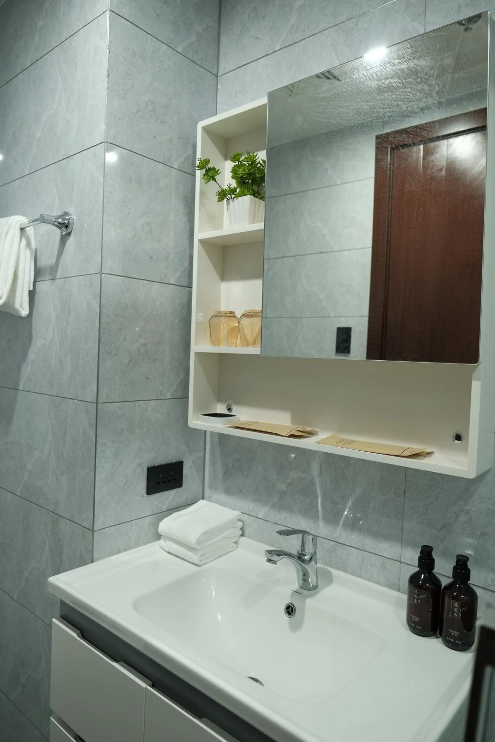 Bathroom in Golden Seagulls Hotel