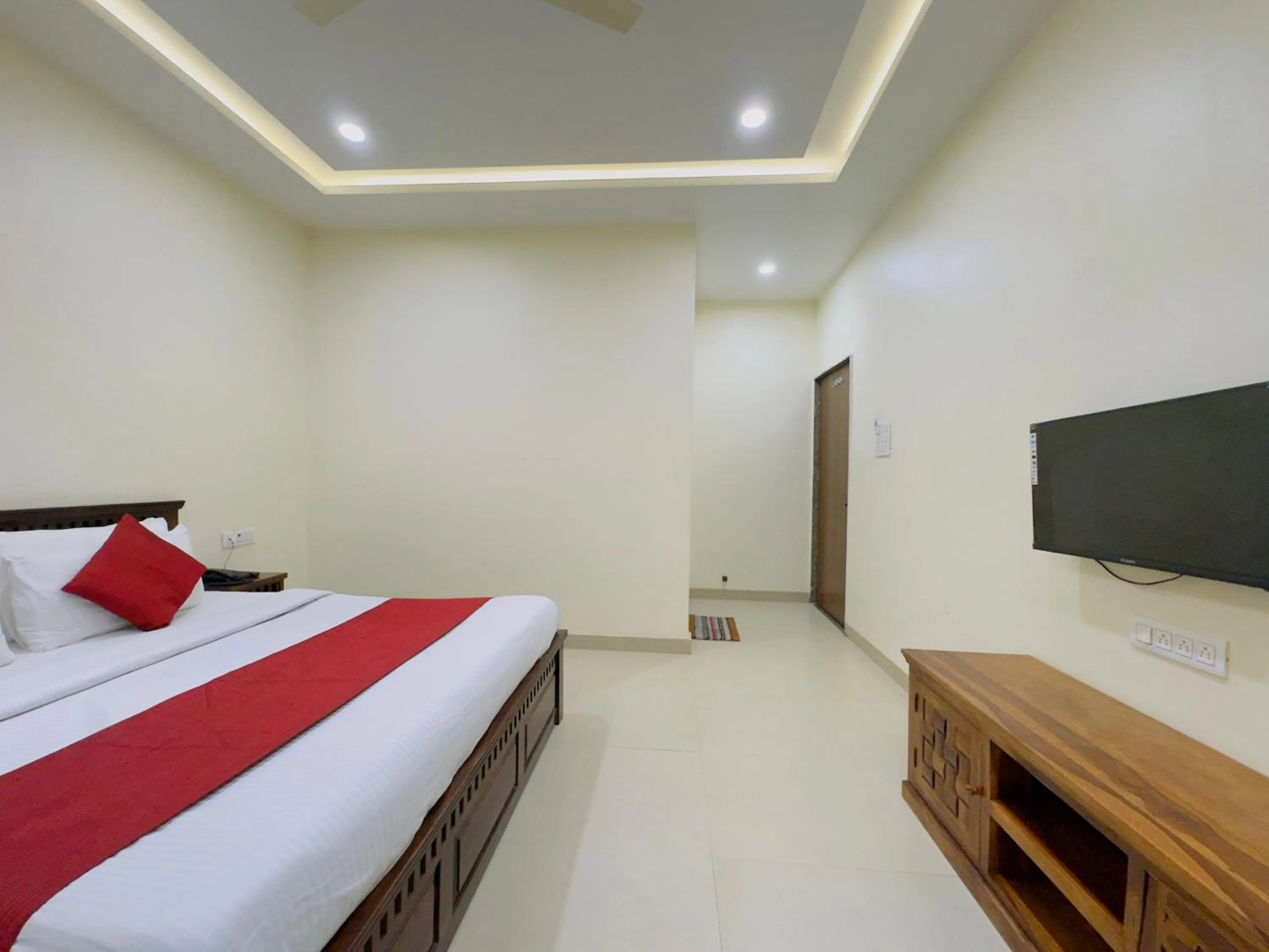 Bed in Hotel Jyotirlinga- One Way Drop to Mahakal Temple