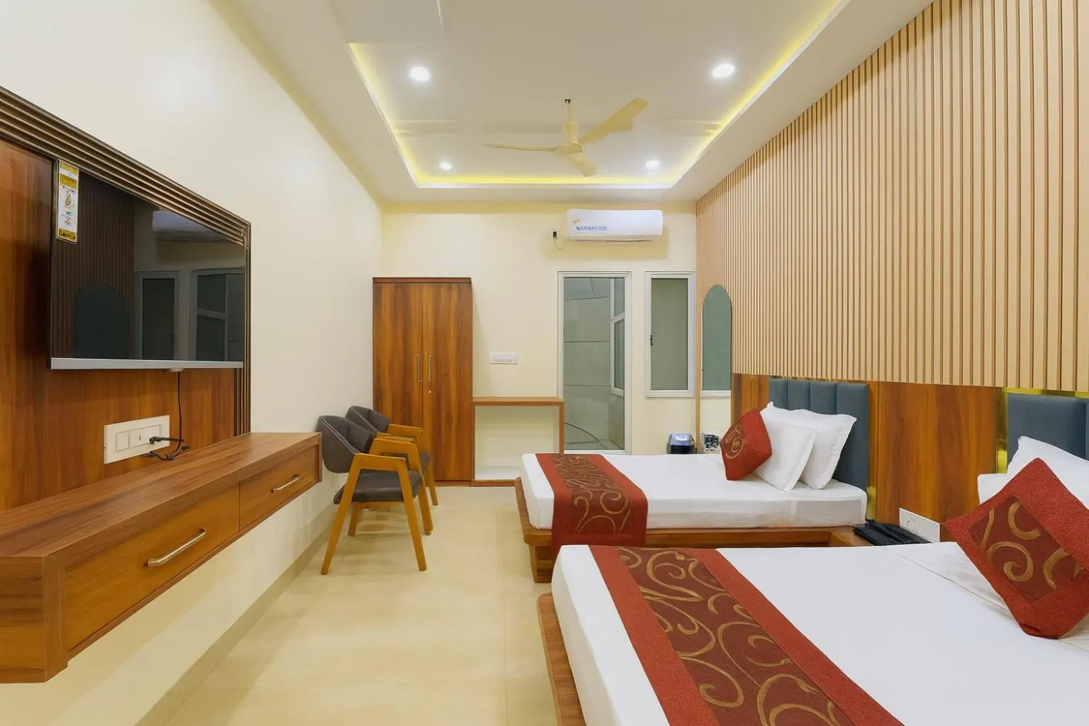 Photo of the whole room, Bed in Hotel Jyotirlinga- One Way Drop to Mahakal Temple