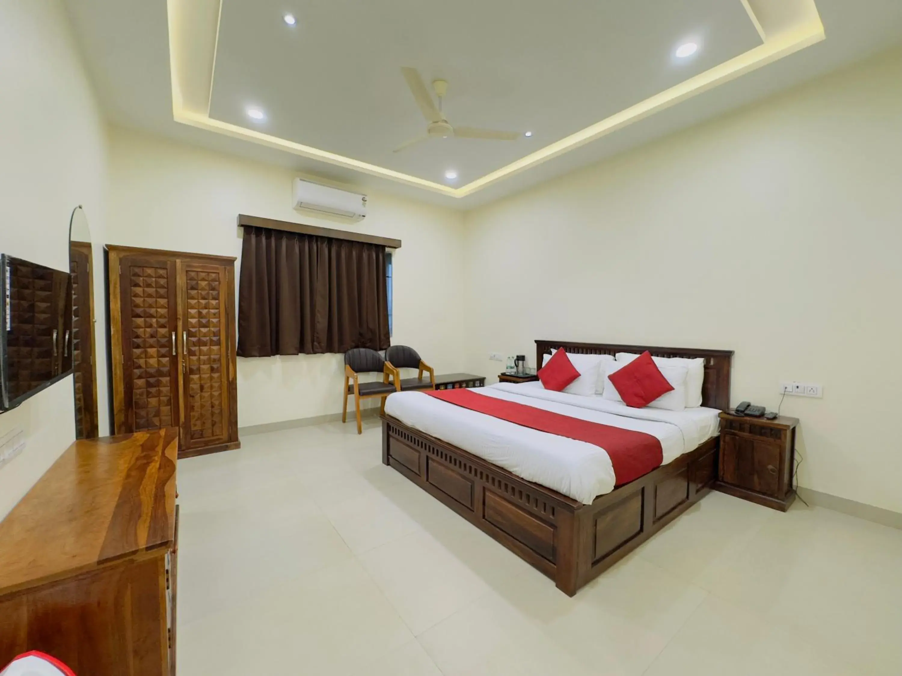 Superior Double Room - single occupancy in Hotel Jyotirlinga- One Way Drop to Mahakal Temple Superior Double Room - single occupancy in Hotel Jyotirlinga- One Way Drop to Mahakal Temple