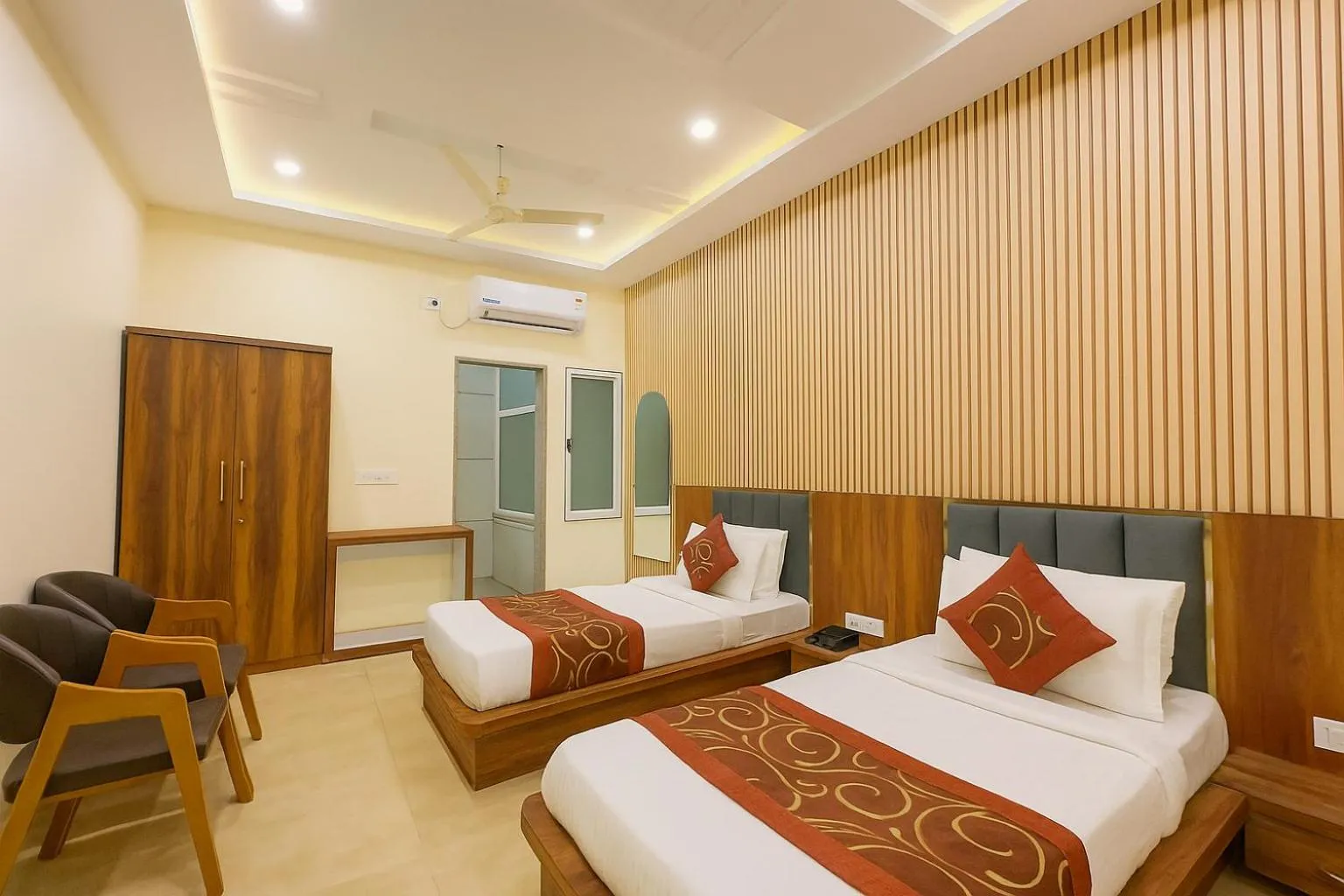 Bed in Hotel Jyotirlinga- One Way Drop to Mahakal Temple