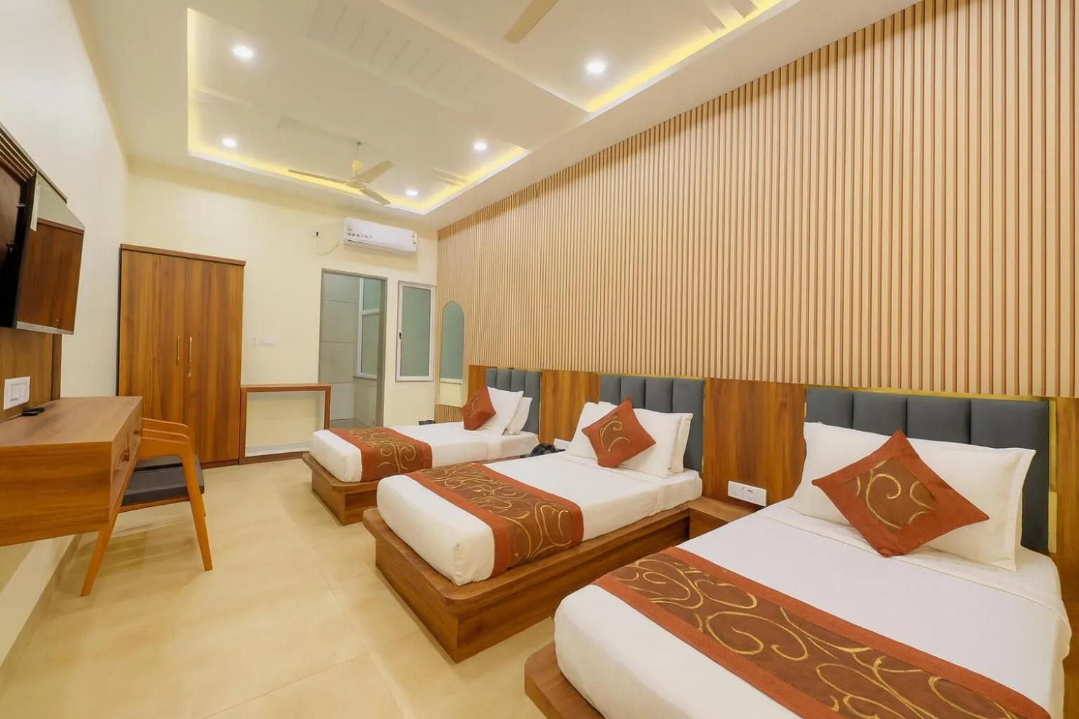 TV and multimedia, Bed in Hotel Jyotirlinga- One Way Drop to Mahakal Temple