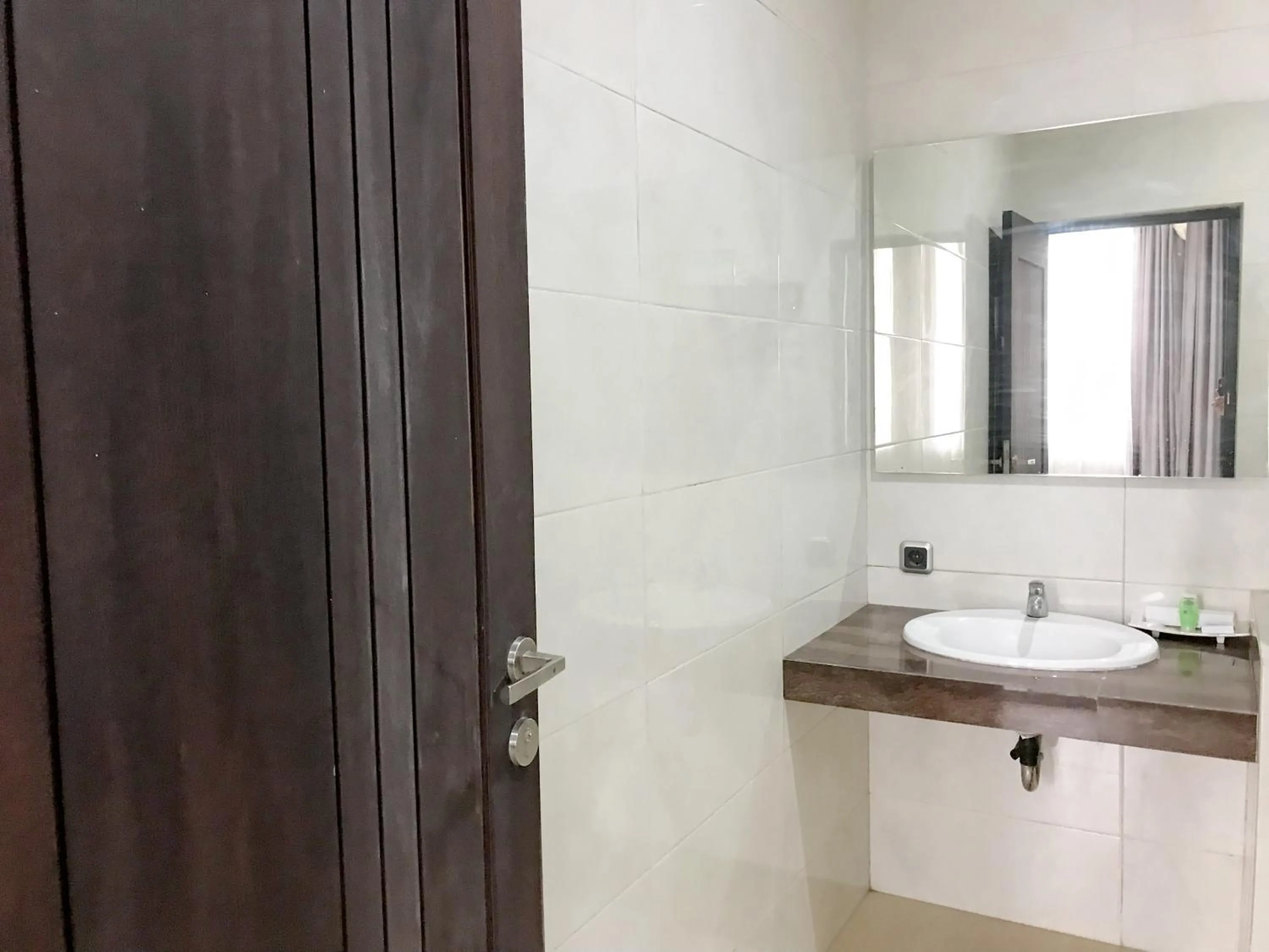 Bathroom in Selorejo Resort Mitra RedDoorz