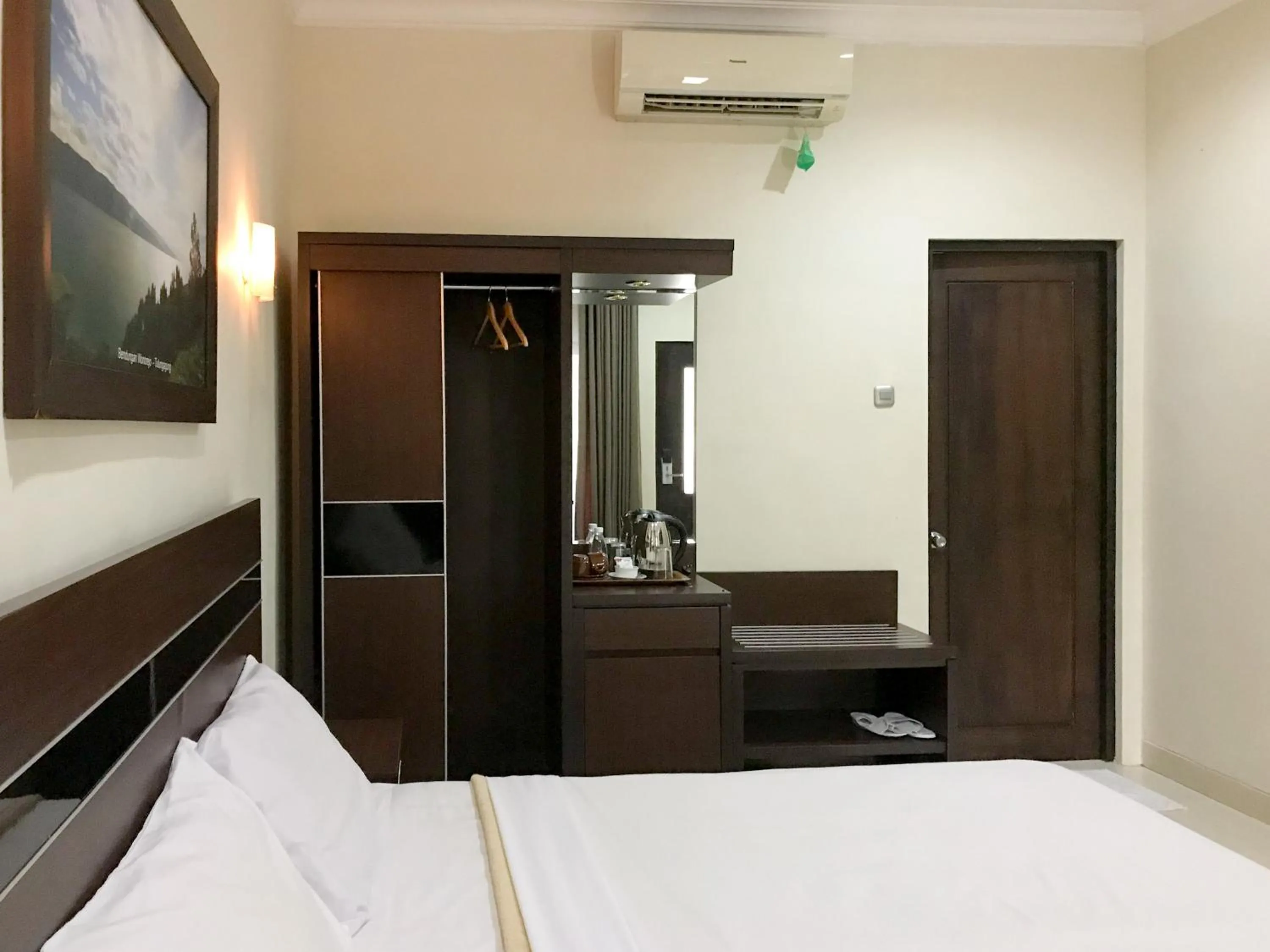 Bedroom, Bed in Selorejo Resort Mitra RedDoorz