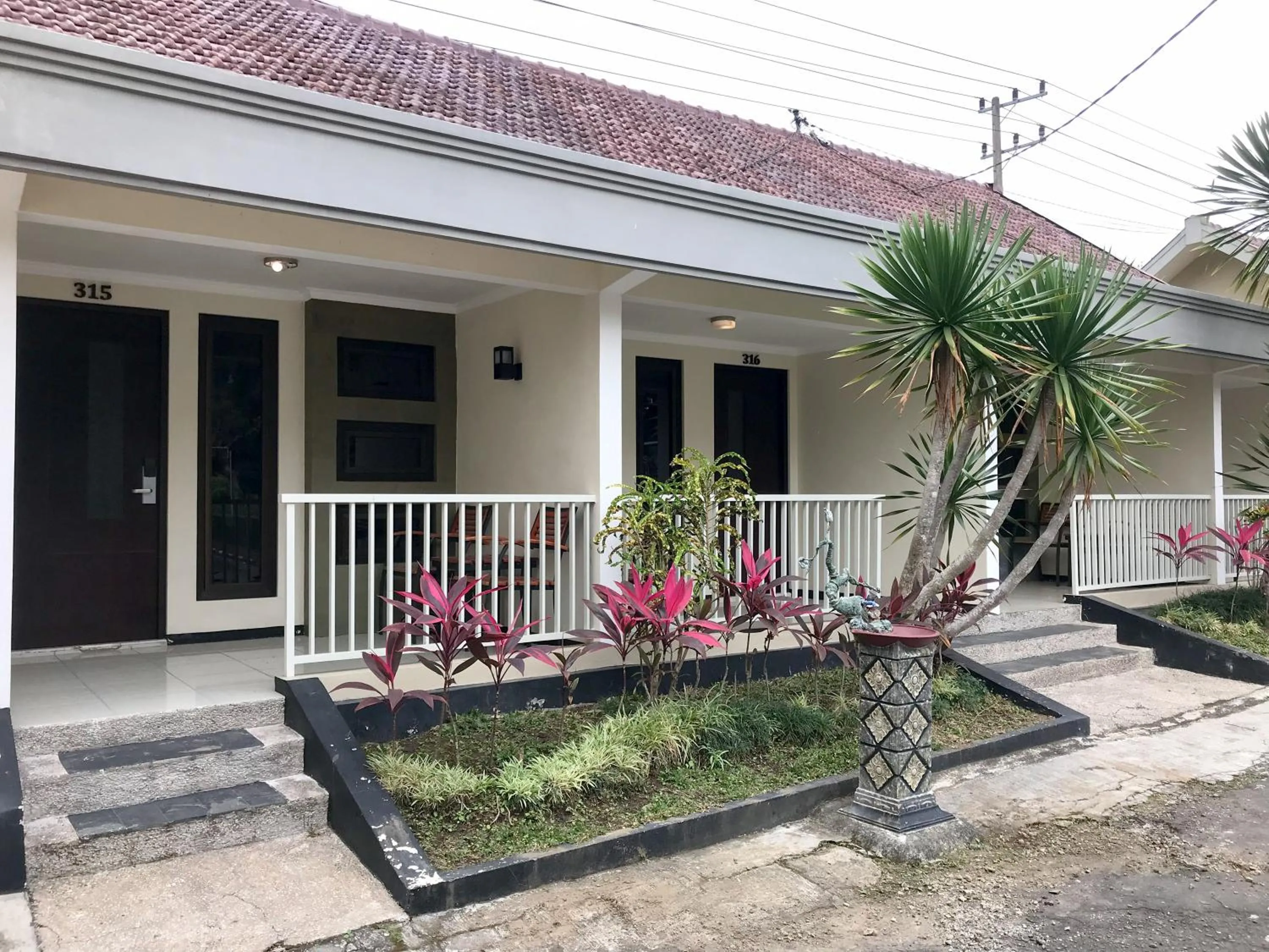 Property building in Selorejo Resort Mitra RedDoorz