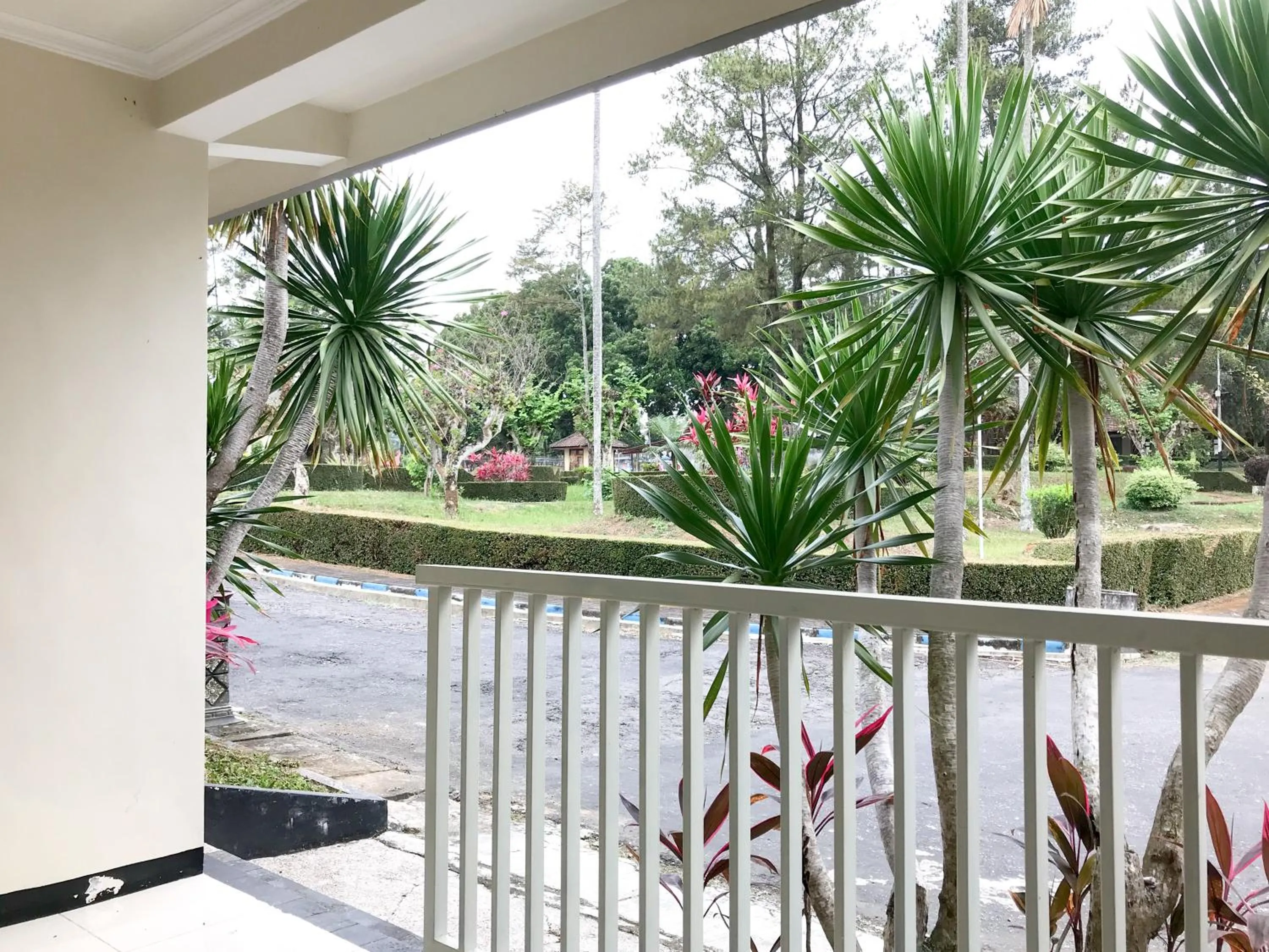 Balcony/Terrace in Selorejo Resort Mitra RedDoorz