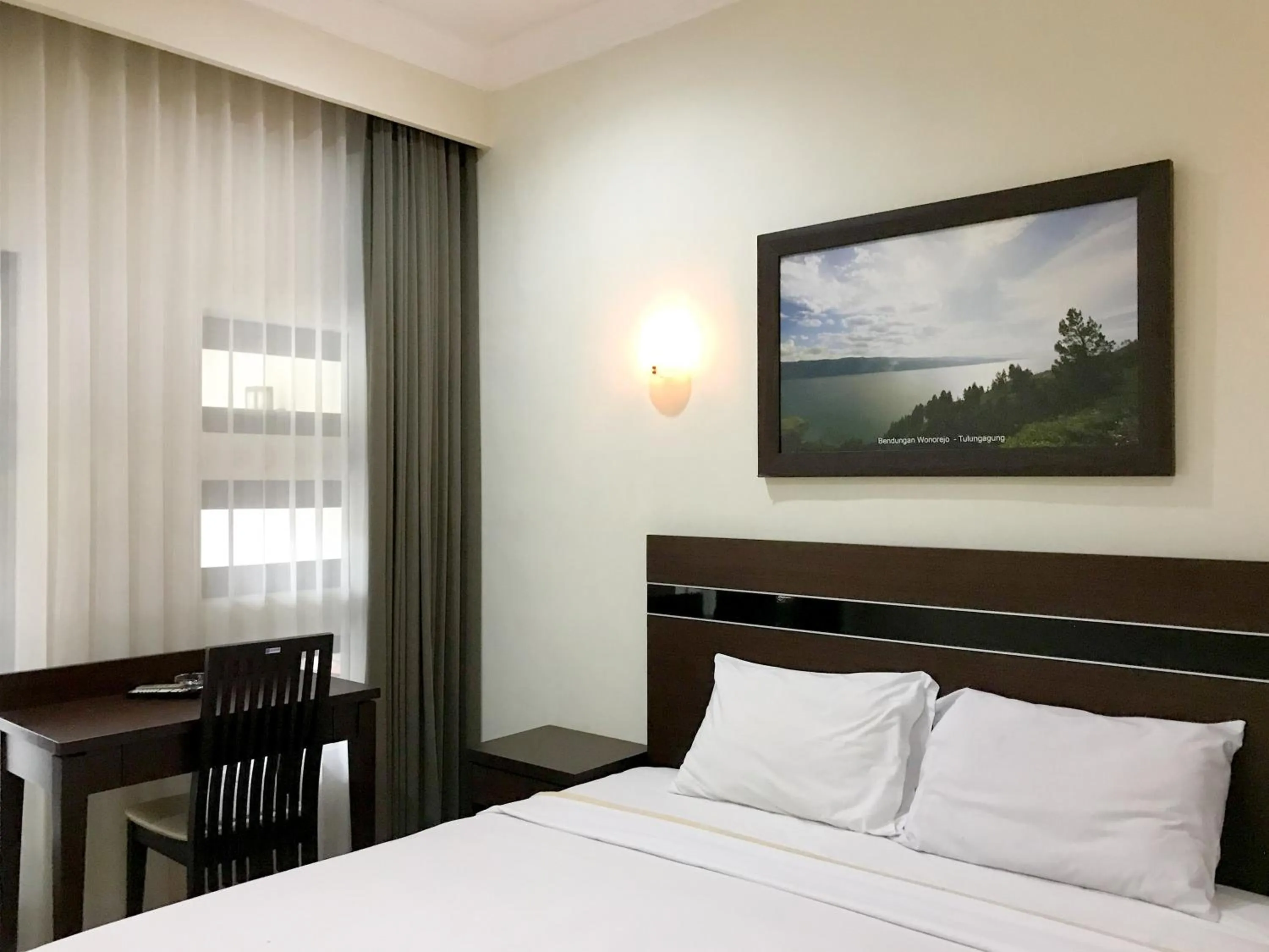 Bedroom, Bed in Selorejo Resort Mitra RedDoorz