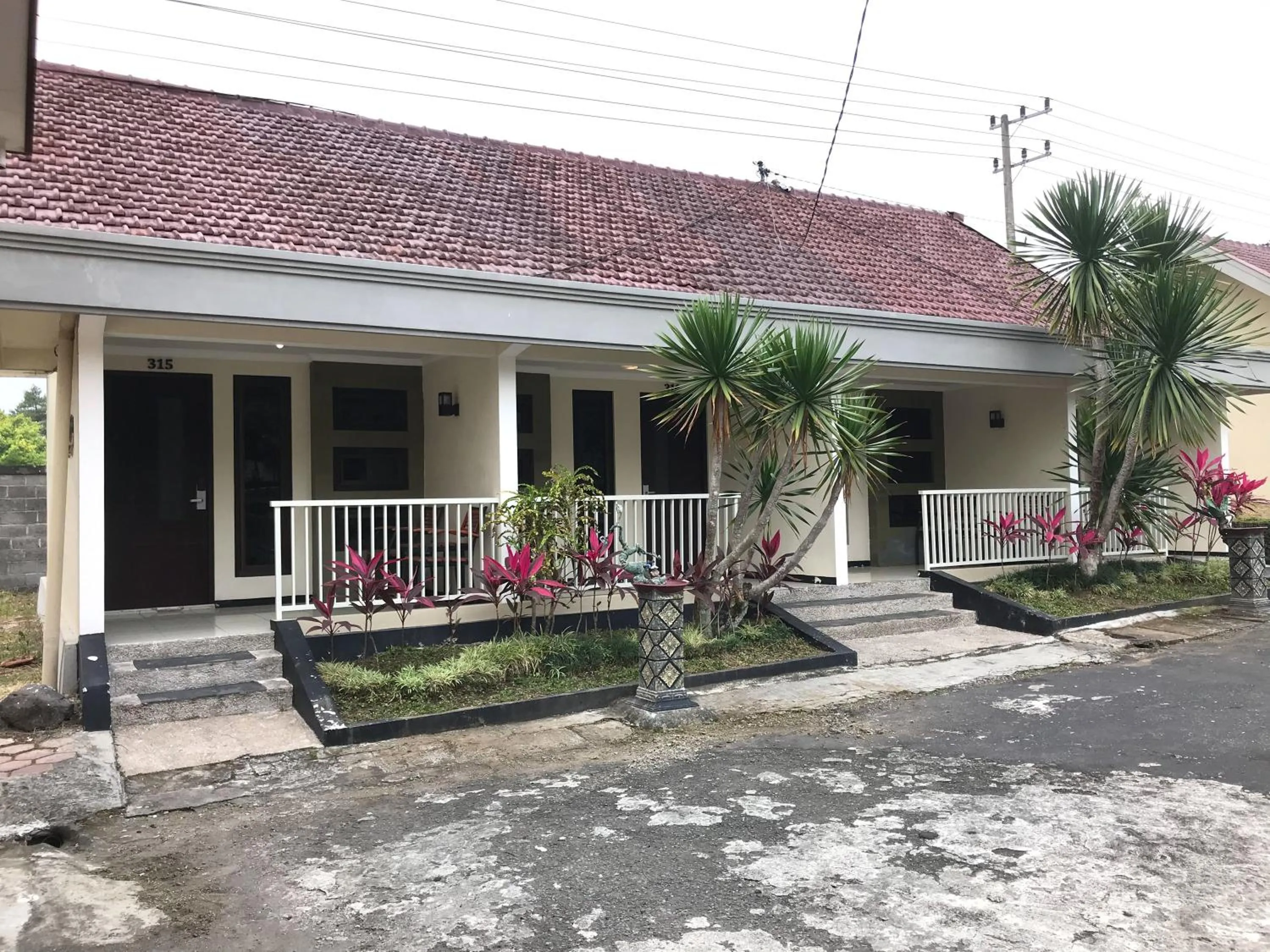 Property building in Selorejo Resort Mitra RedDoorz