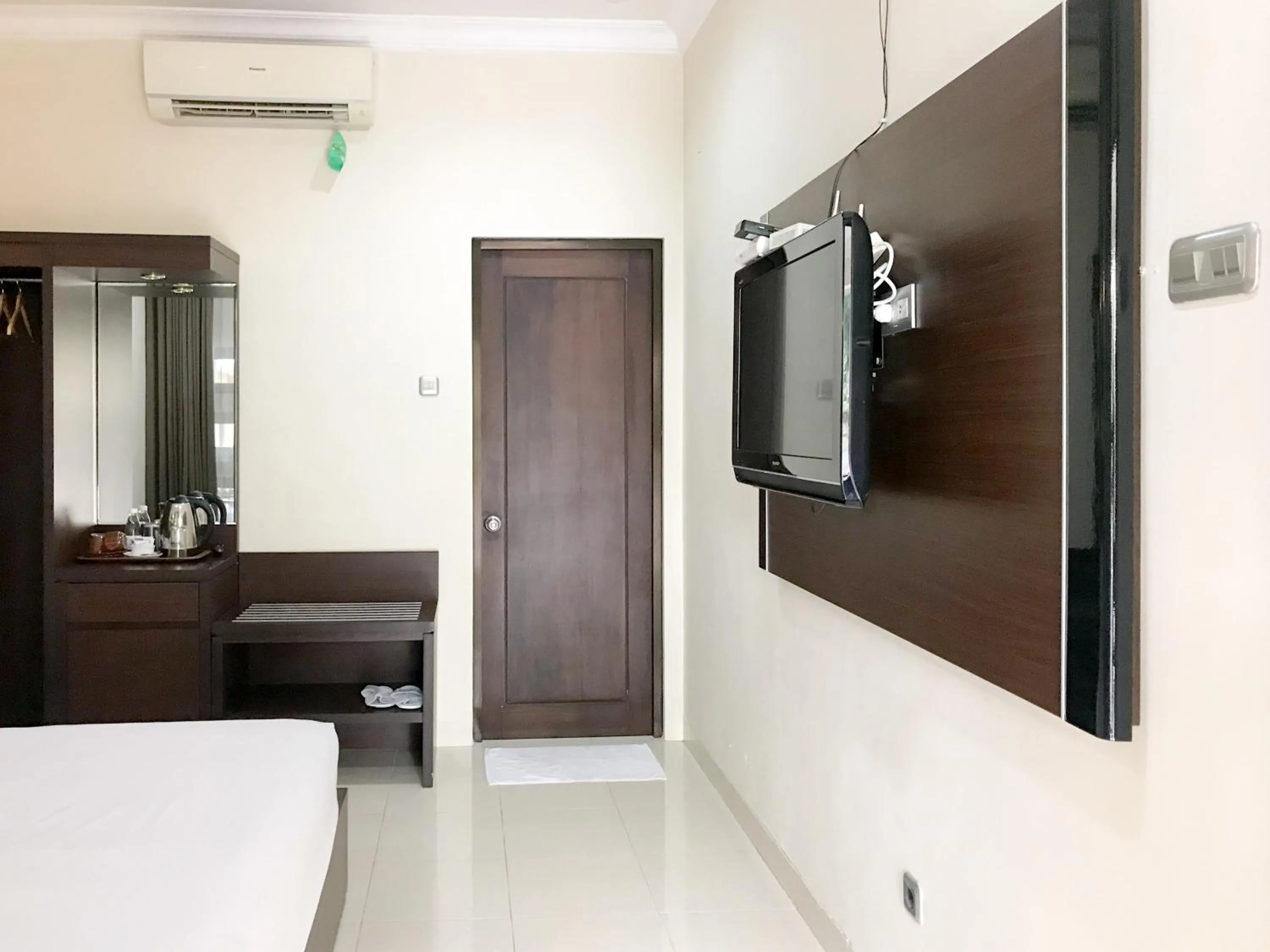 Bedroom, Bed in Selorejo Resort Mitra RedDoorz