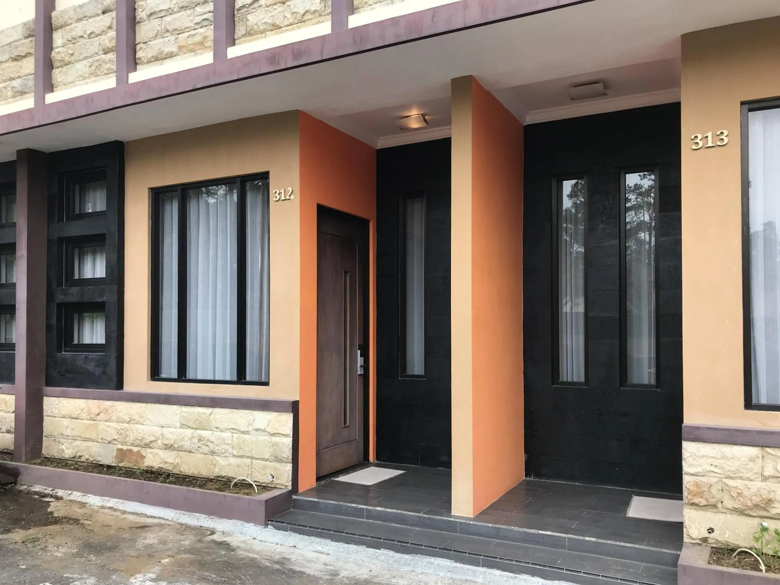 Property building in Selorejo Resort Mitra RedDoorz