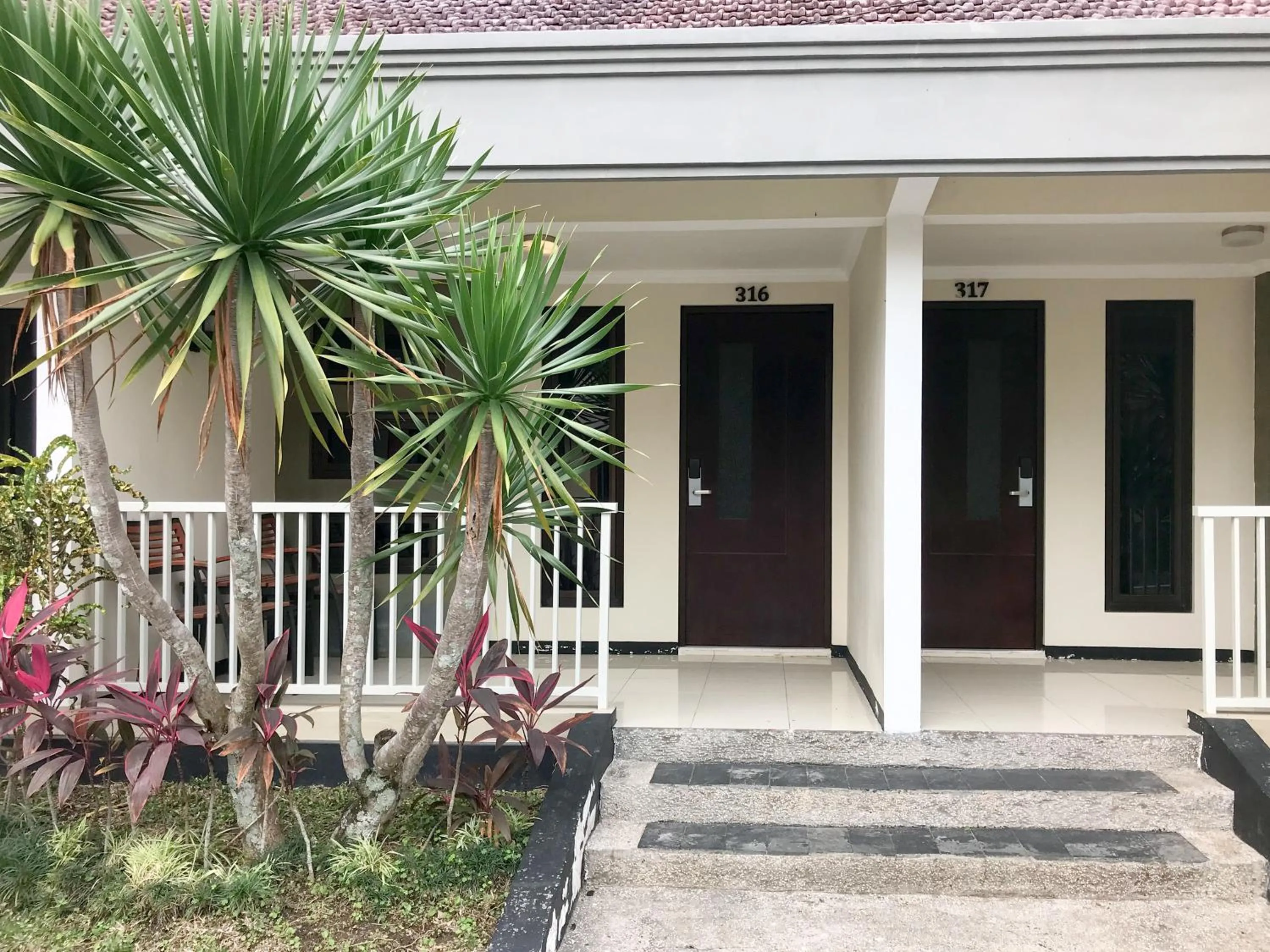 Facade/entrance in Selorejo Resort Mitra RedDoorz