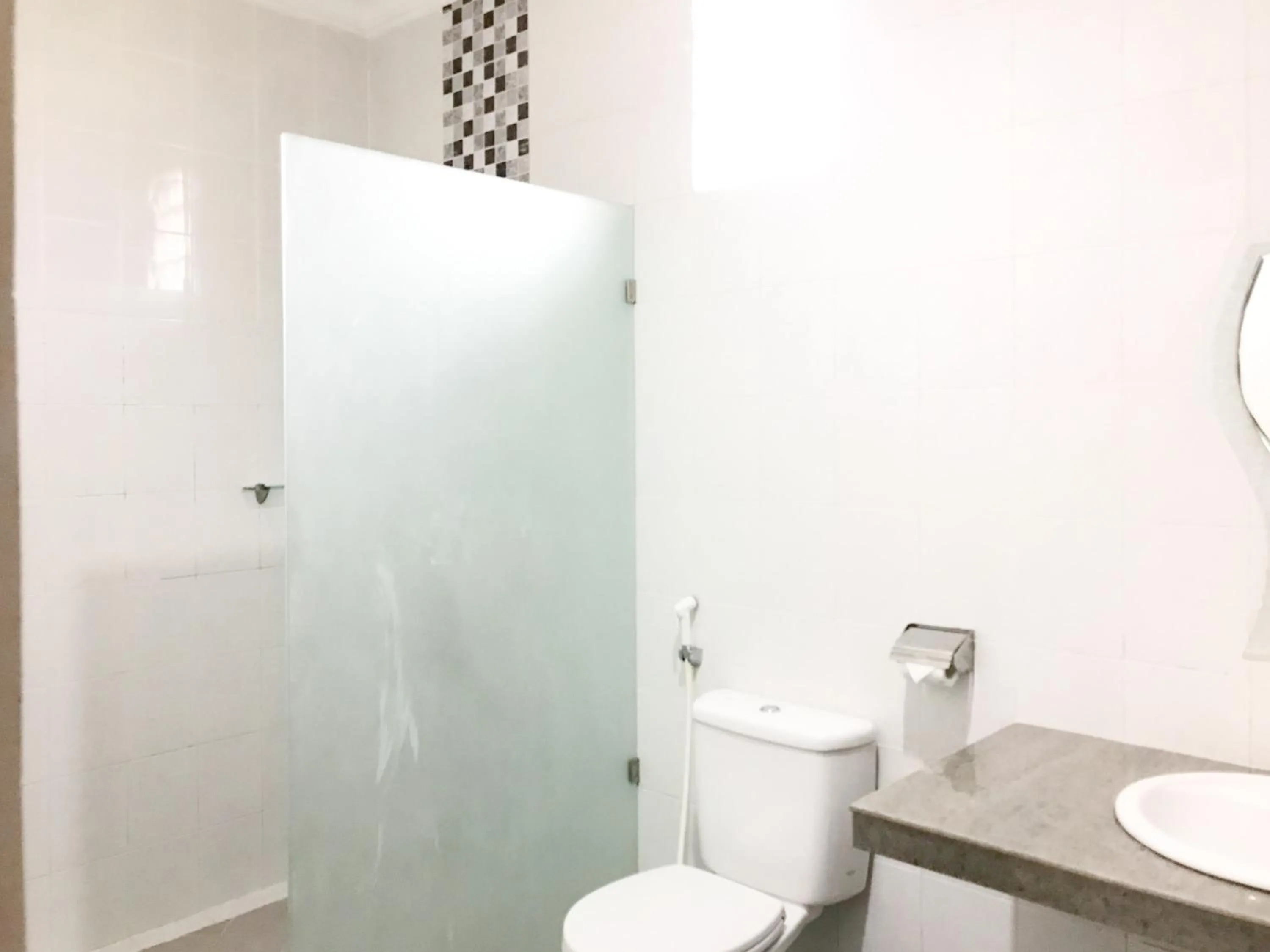 Bathroom in Selorejo Resort Mitra RedDoorz