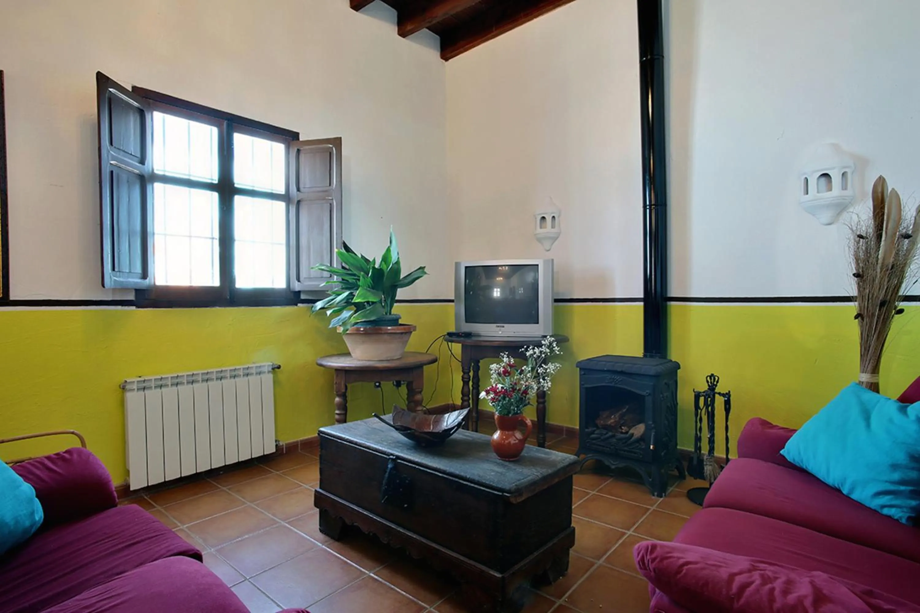 Communal lounge/ TV room in Hotel Restaurante Bandolero