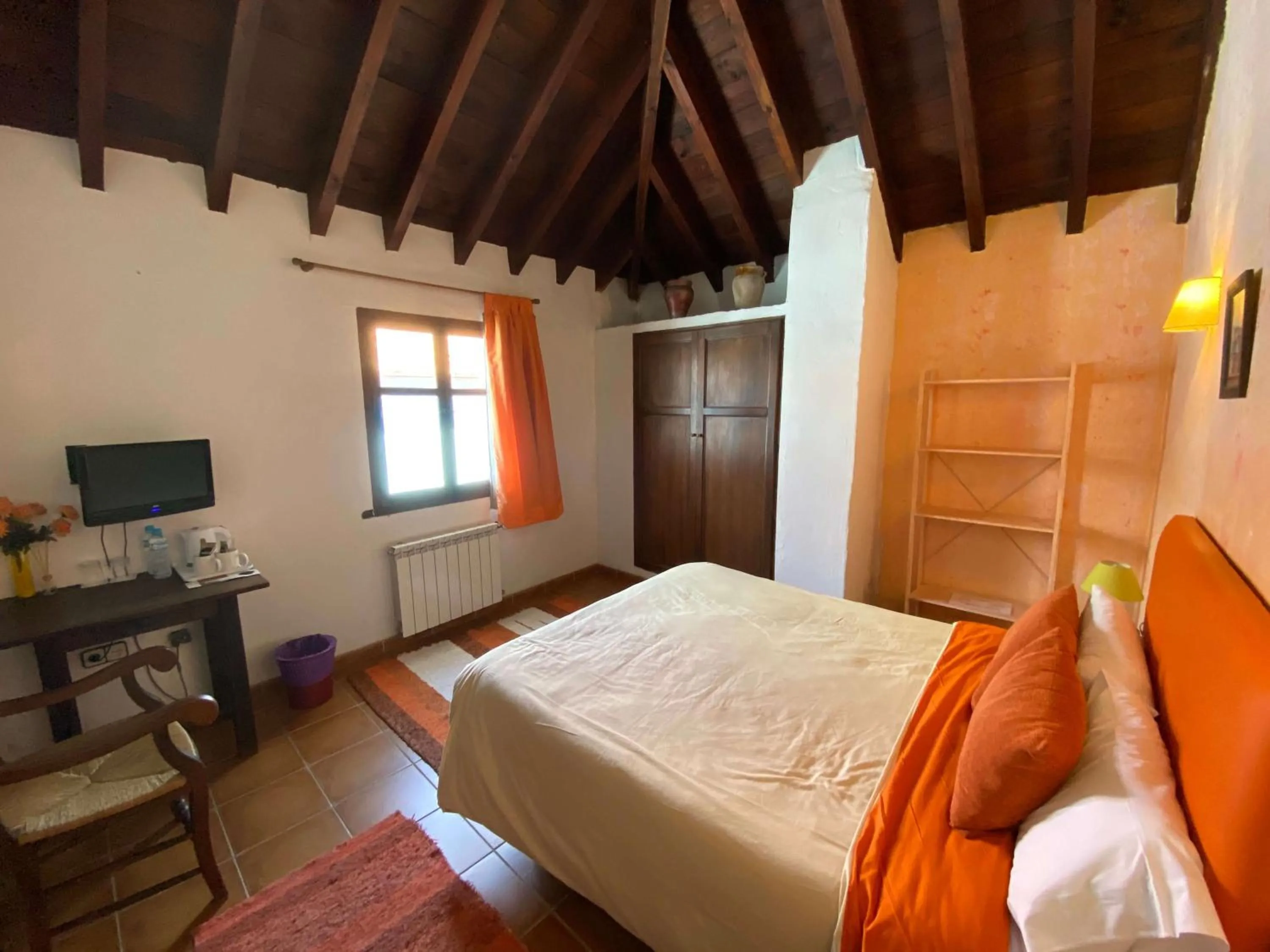 Photo of the whole room, Bed in Hotel Restaurante Bandolero