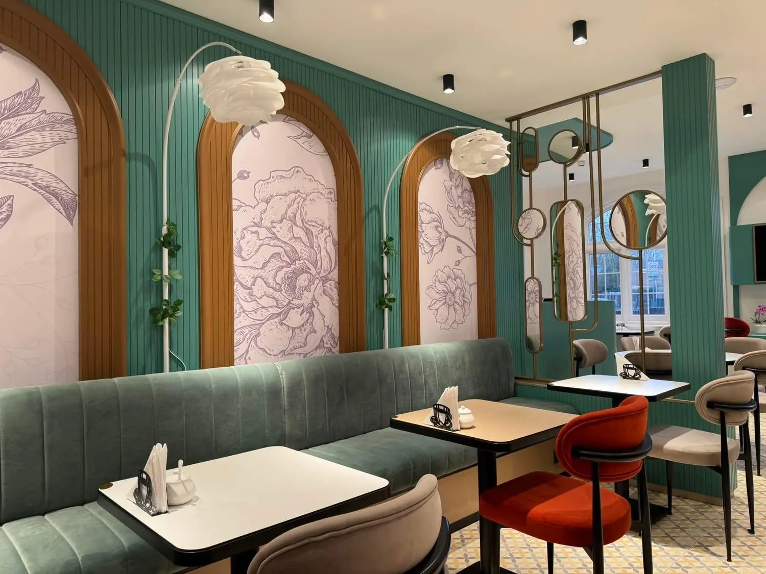 Restaurant/places to eat in Rosemay Hotel near London Heathrow Airport