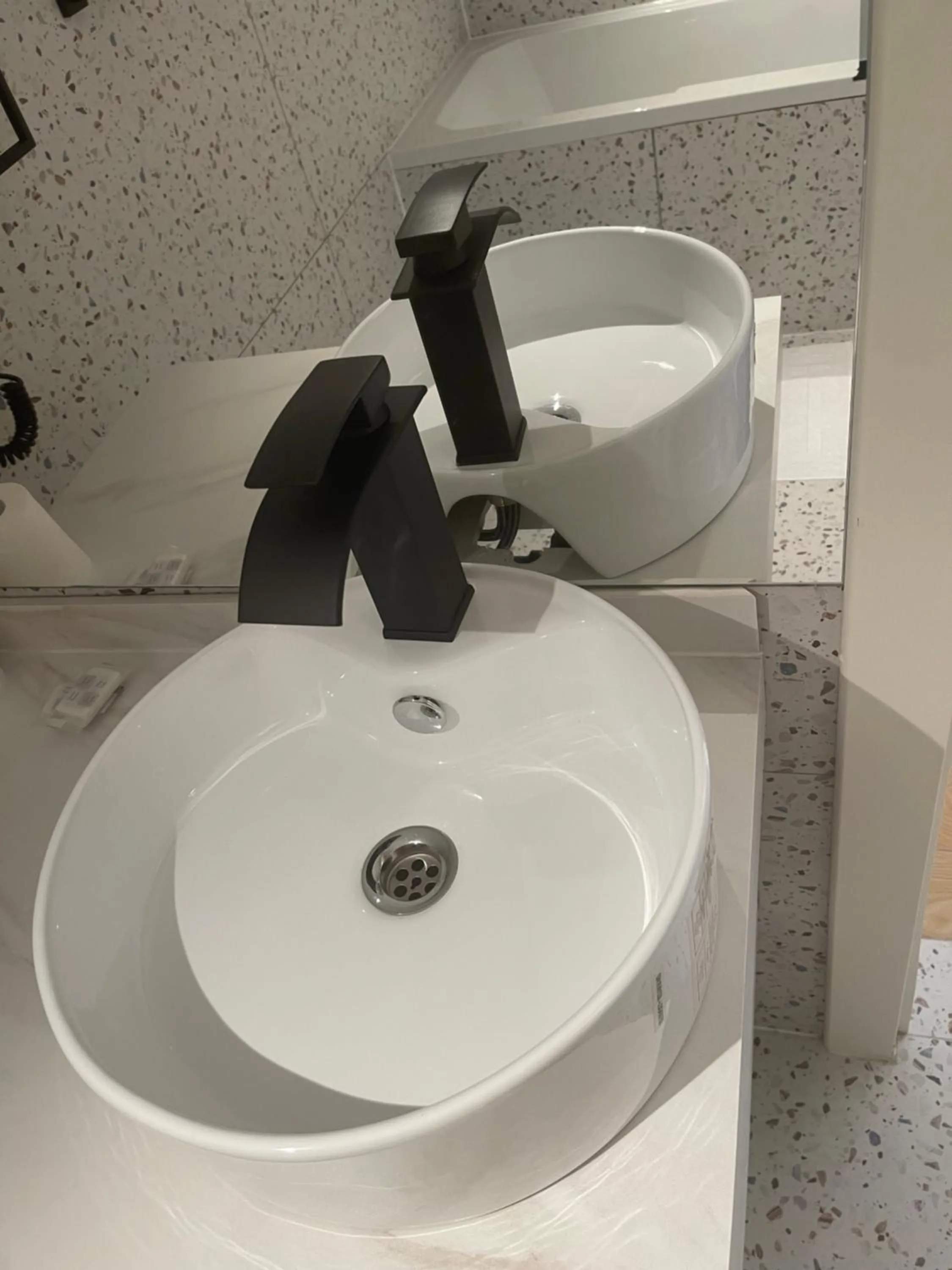 Bathroom in Rosemay Hotel near London Heathrow Airport