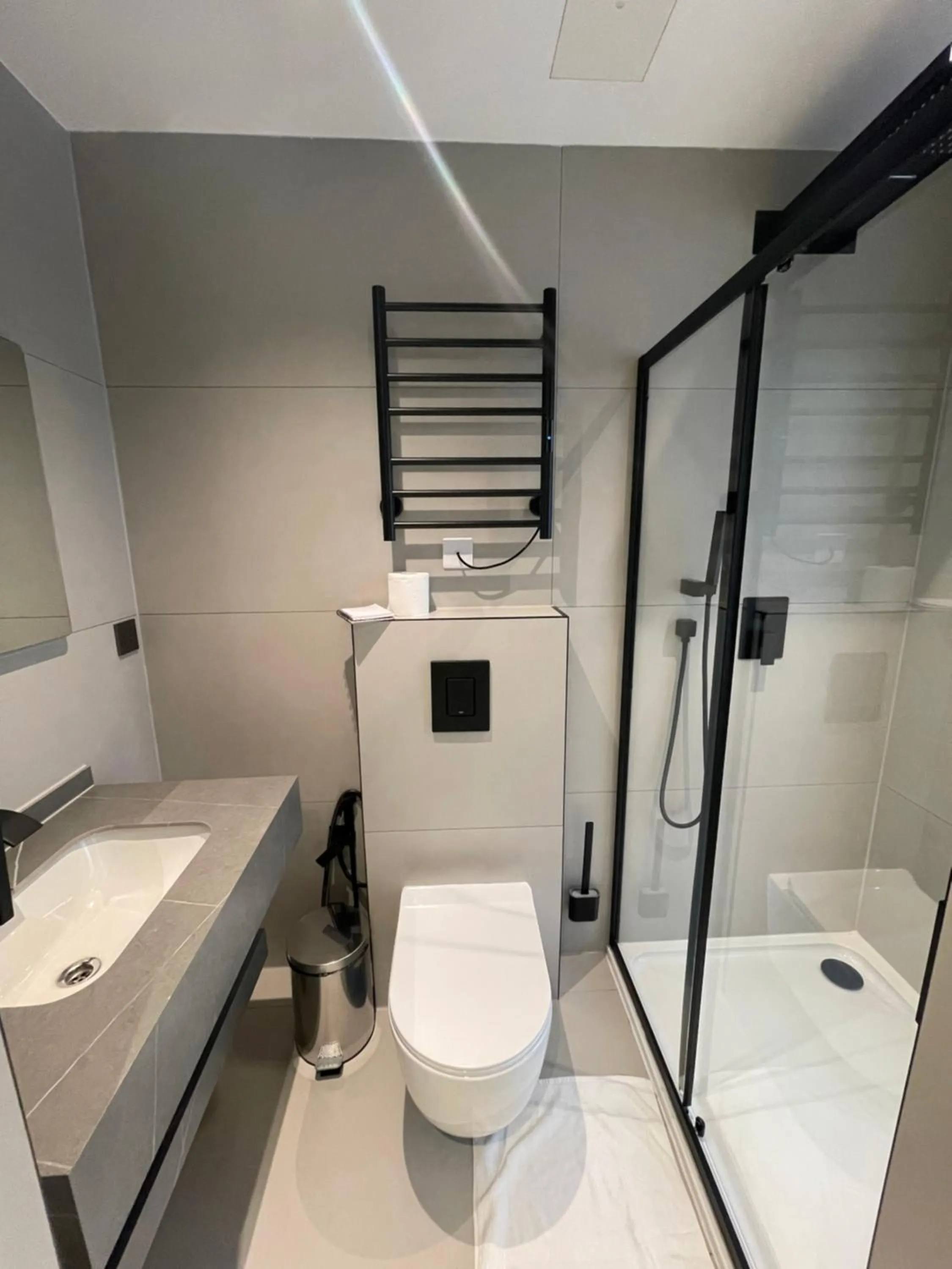 Shower in Rosemay Hotel near London Heathrow Airport