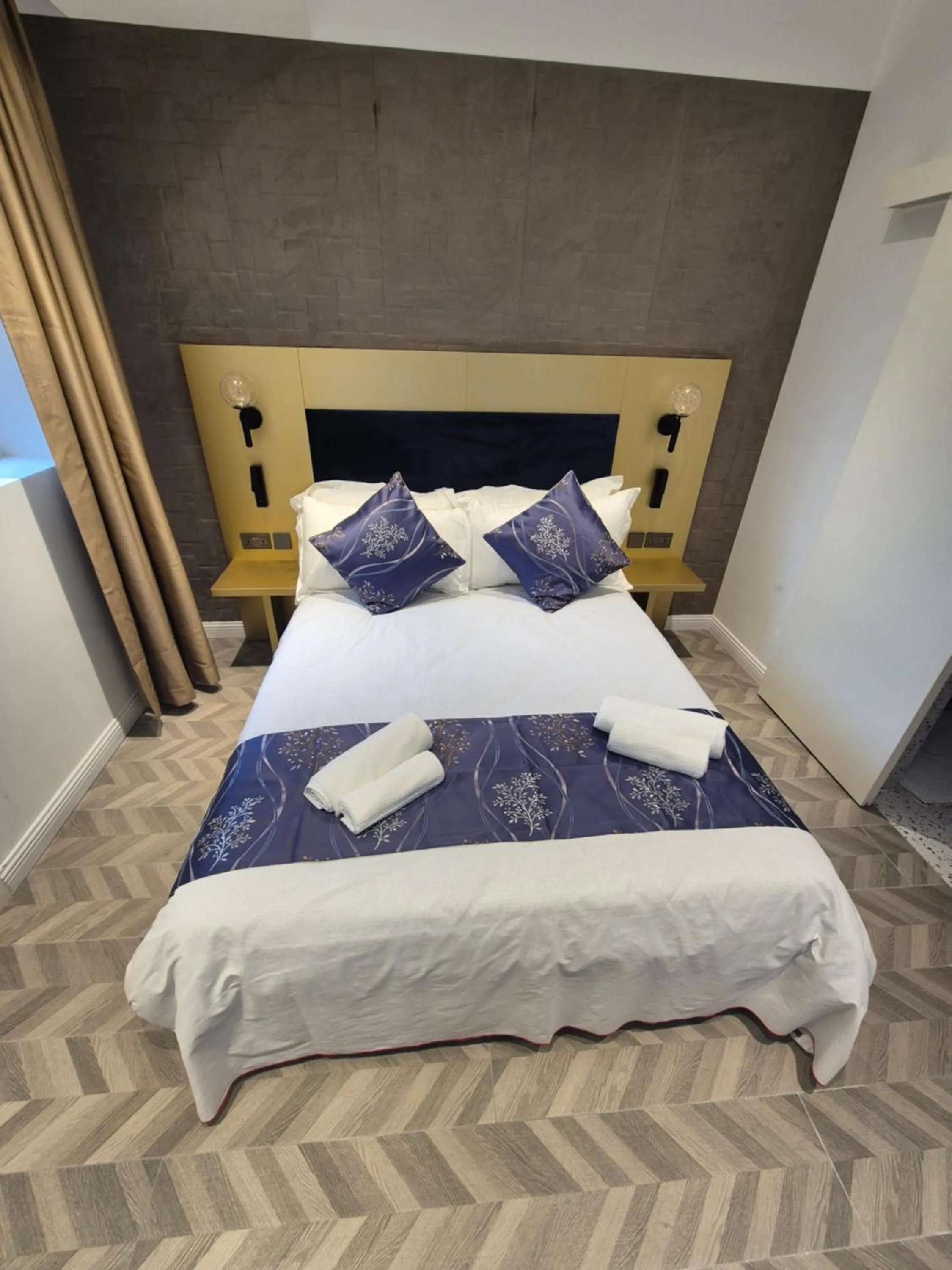 Bedroom, Bed in Rosemay Hotel near London Heathrow Airport