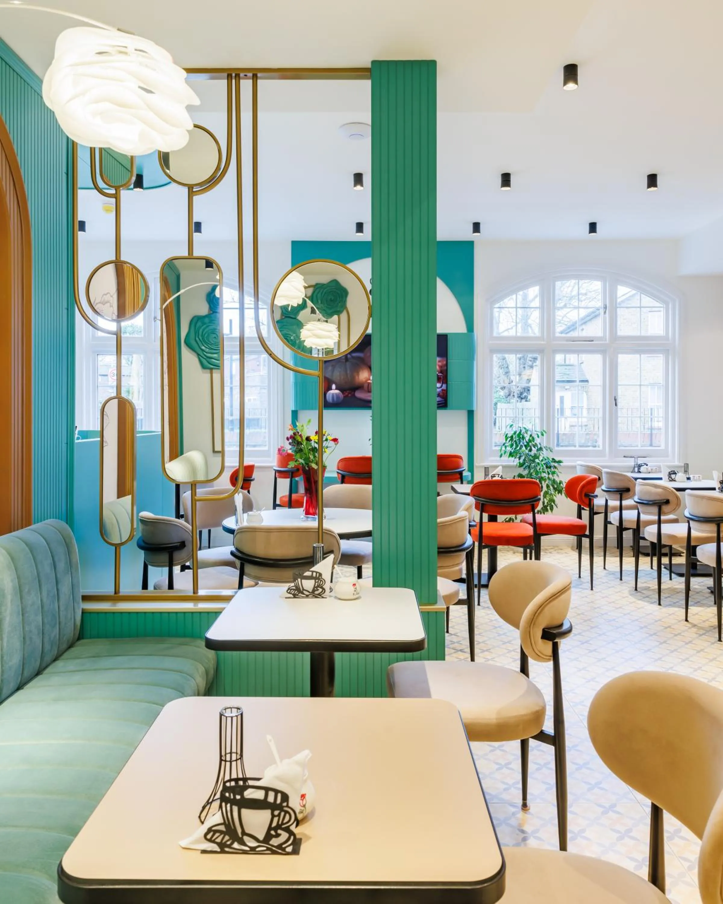 Restaurant/places to eat in Rosemay Hotel near London Heathrow Airport