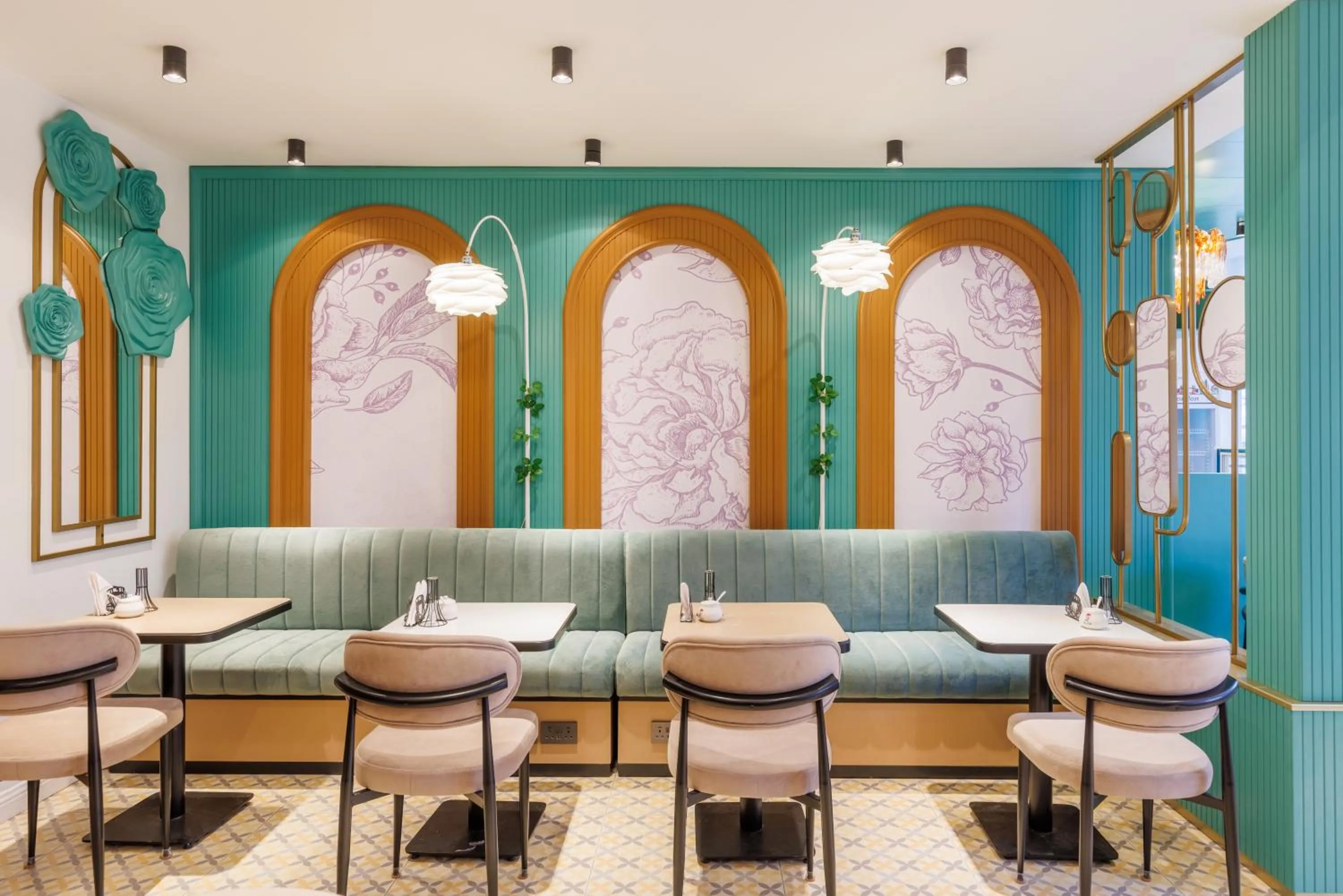 Restaurant/places to eat in Rosemay Hotel near London Heathrow Airport