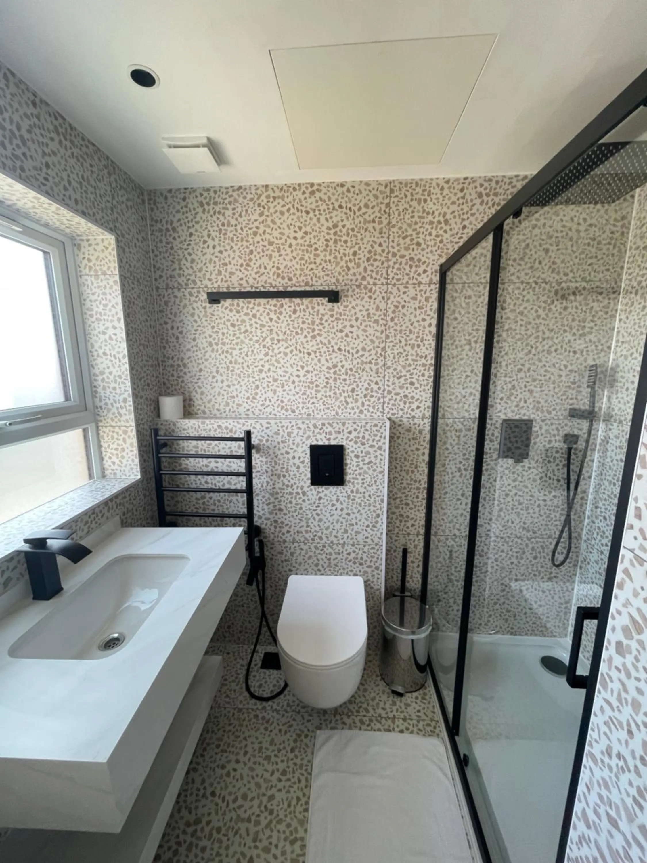 Bathroom in Rosemay Hotel near London Heathrow Airport