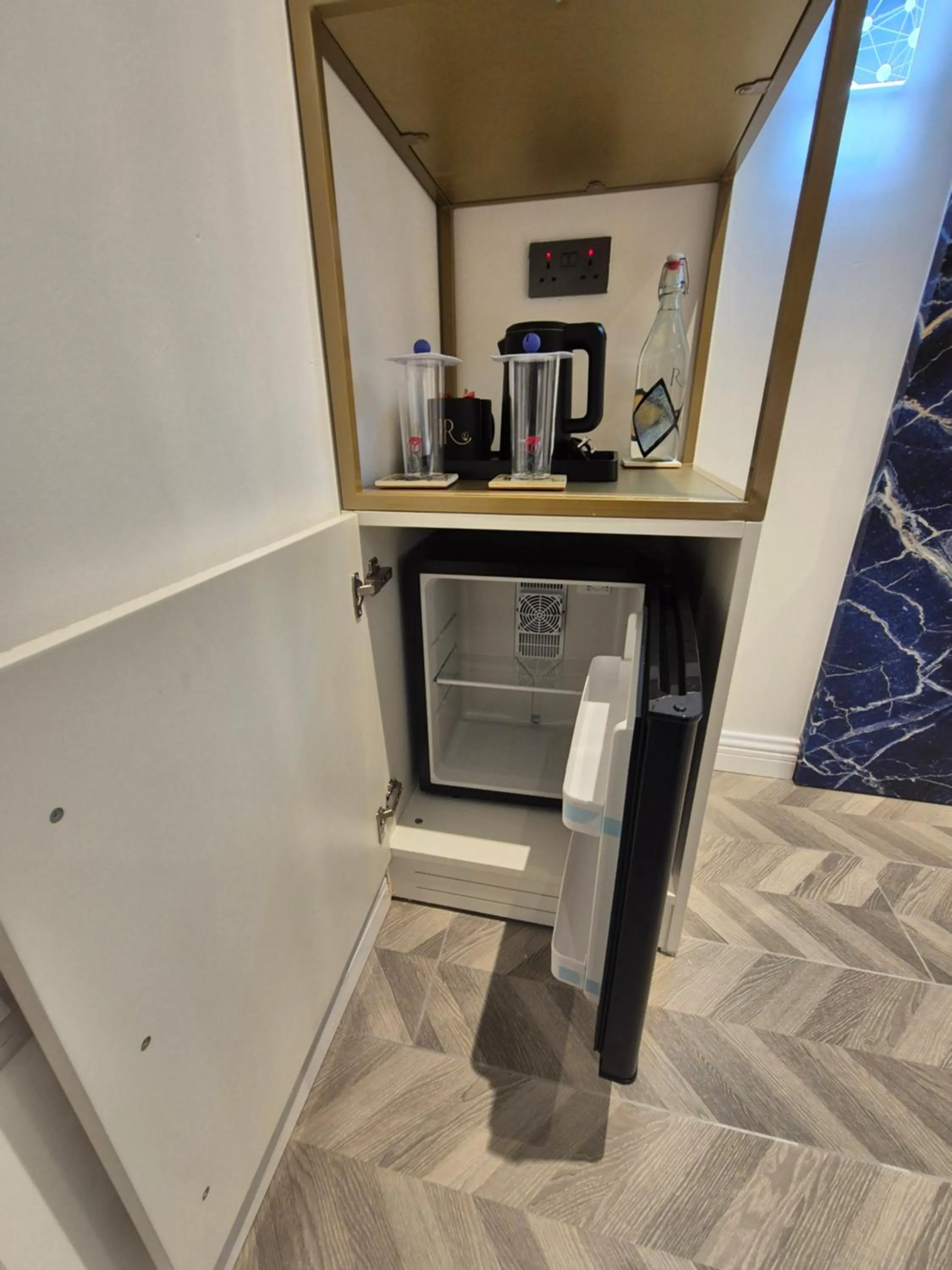 Coffee/tea facilities in Rosemay Hotel near London Heathrow Airport