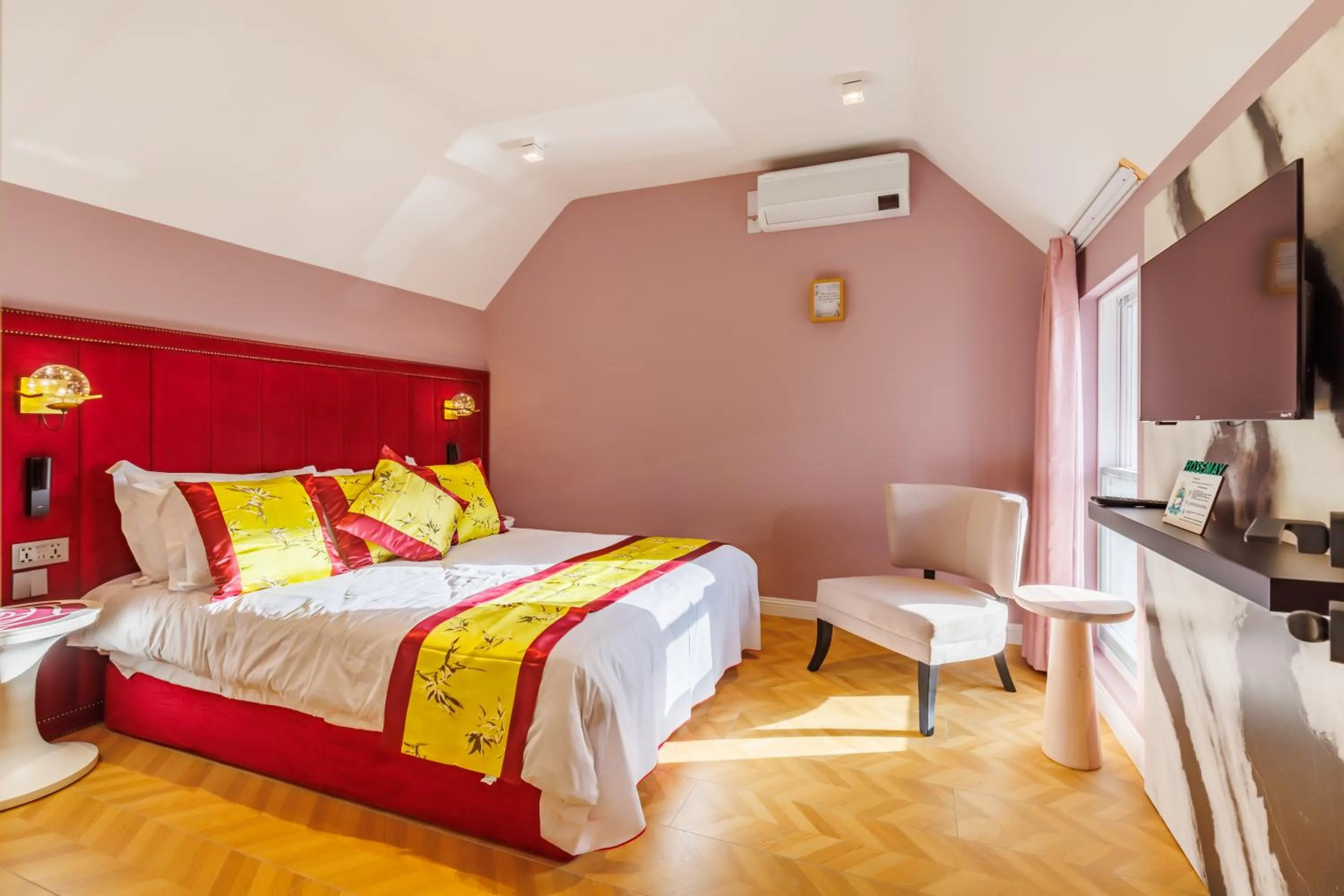 Bedroom, Bed in Rosemay Hotel near London Heathrow Airport