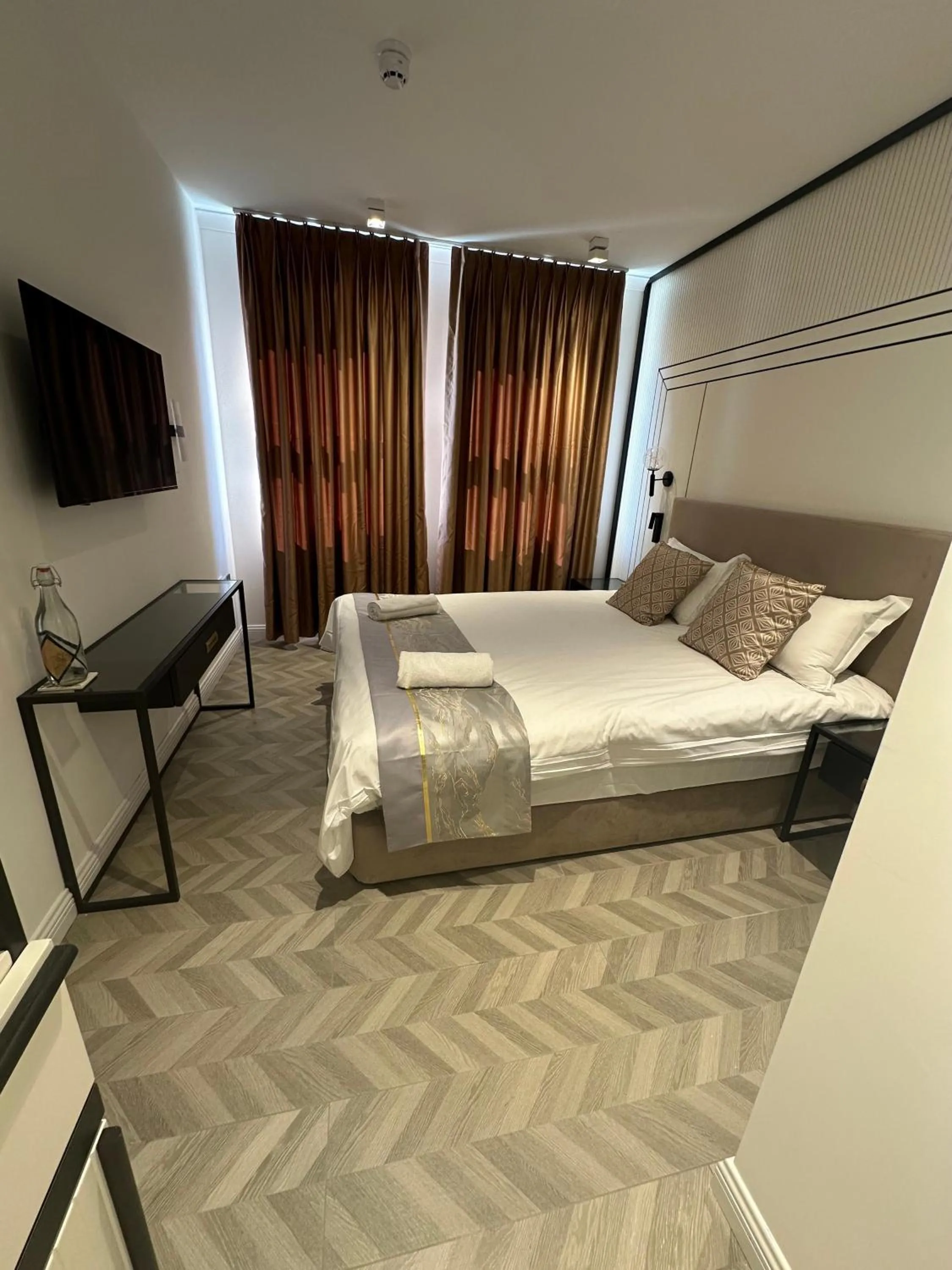 Bedroom, Bed in Rosemay Hotel near London Heathrow Airport