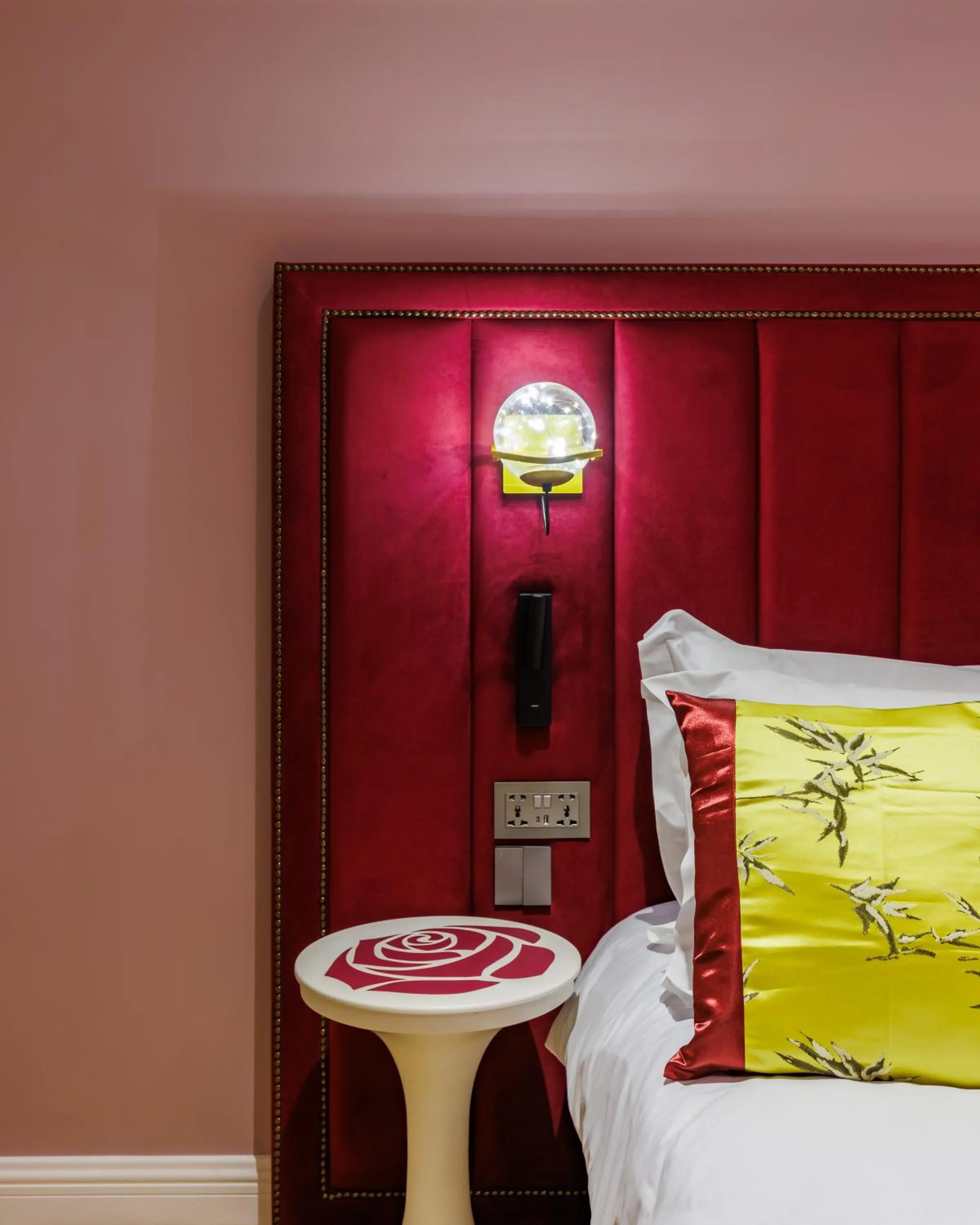 Bed in Rosemay Hotel near London Heathrow Airport