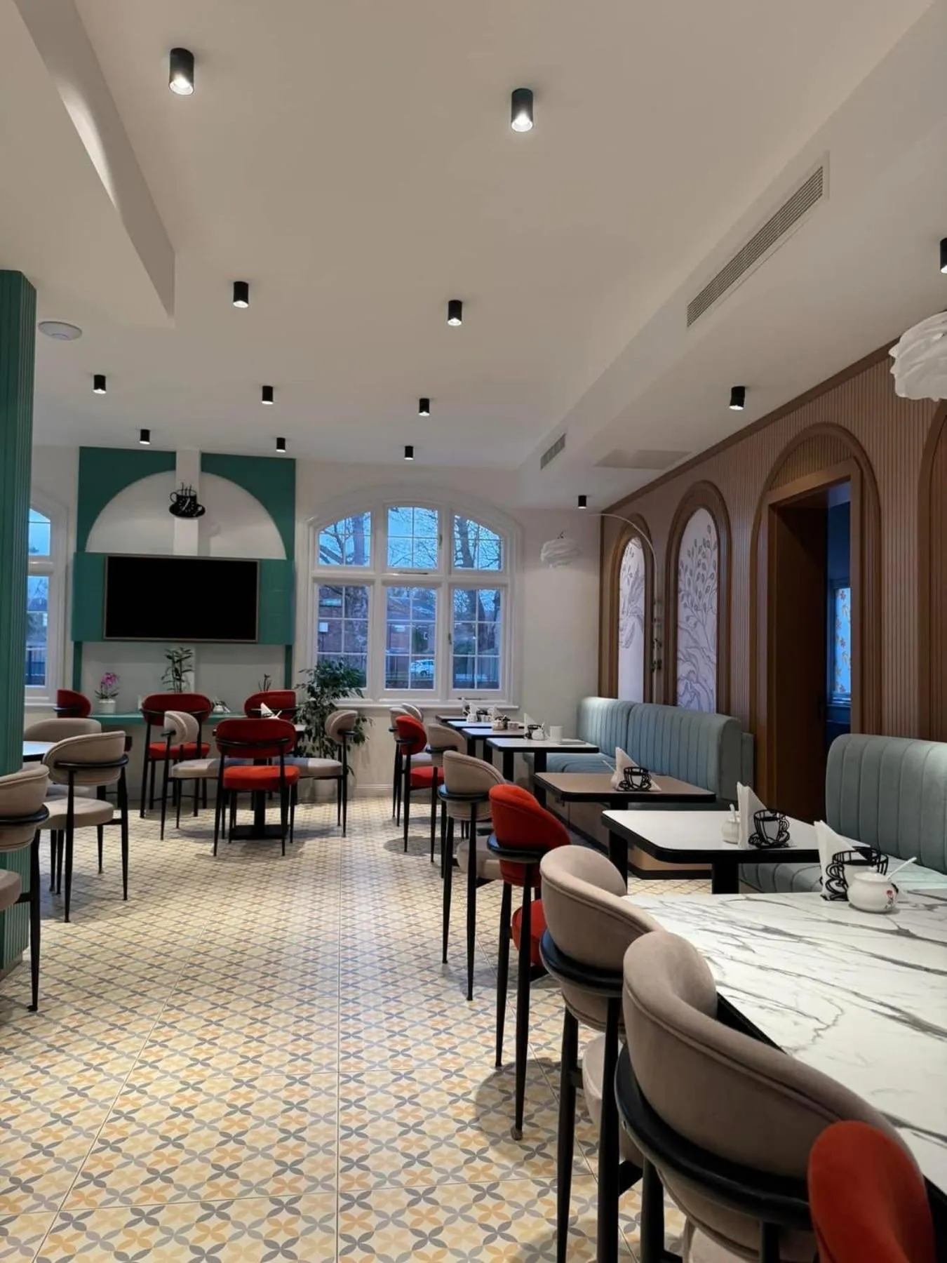 Restaurant/places to eat in Rosemay Hotel near London Heathrow Airport