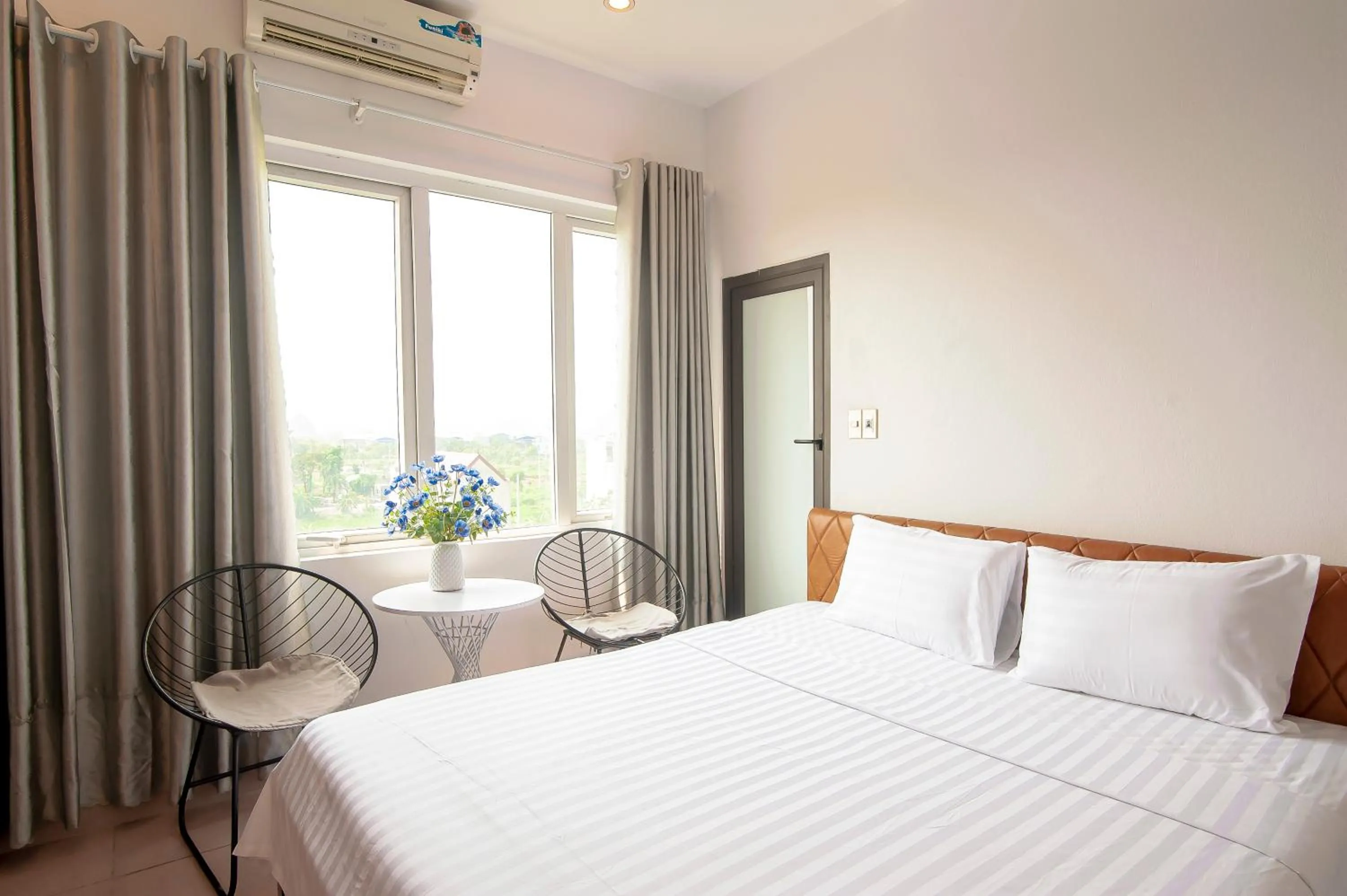 Bedroom, Bed in Tam Coc Peaceful Hotel