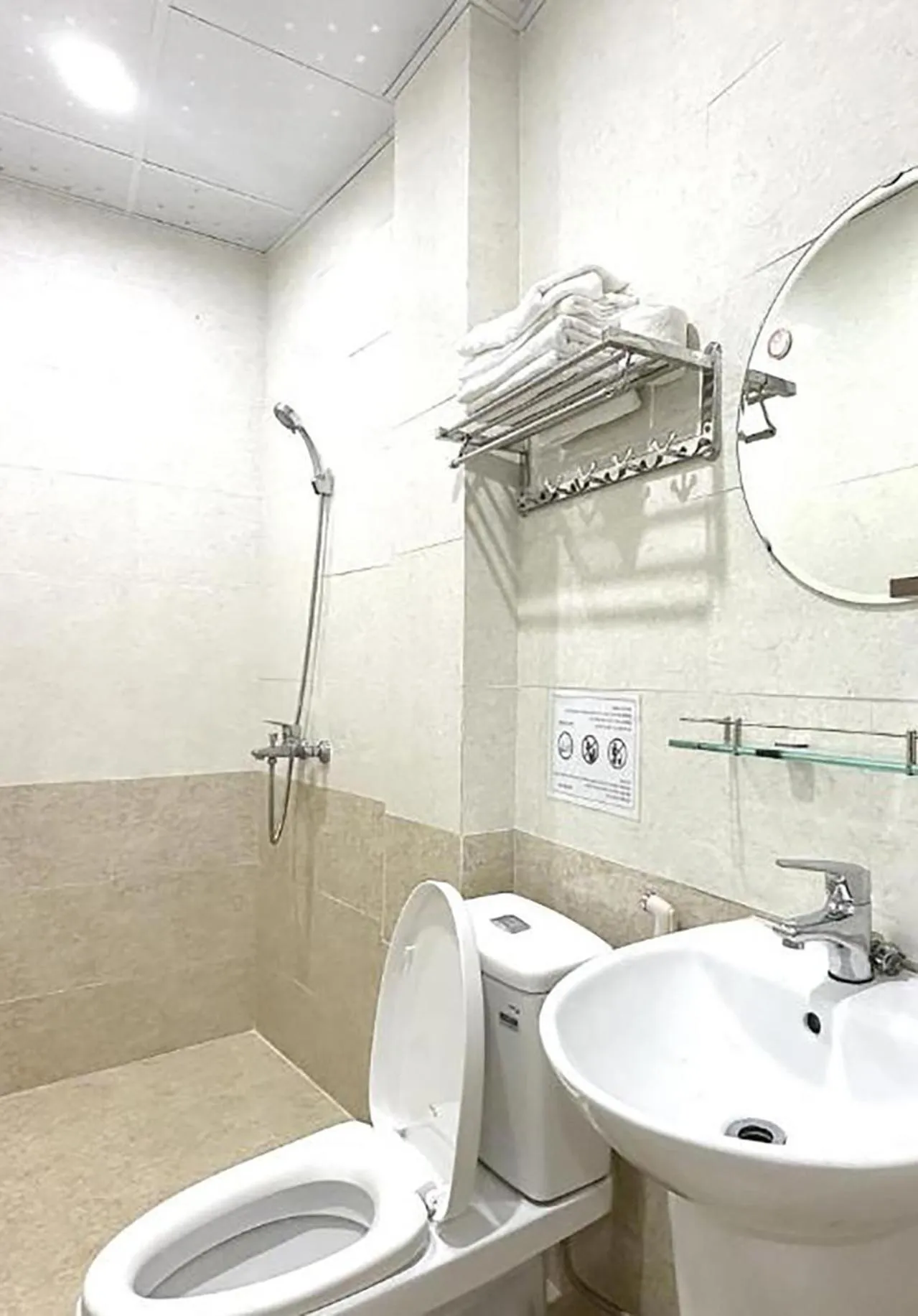 Toilet in Tam Coc Peaceful Hotel