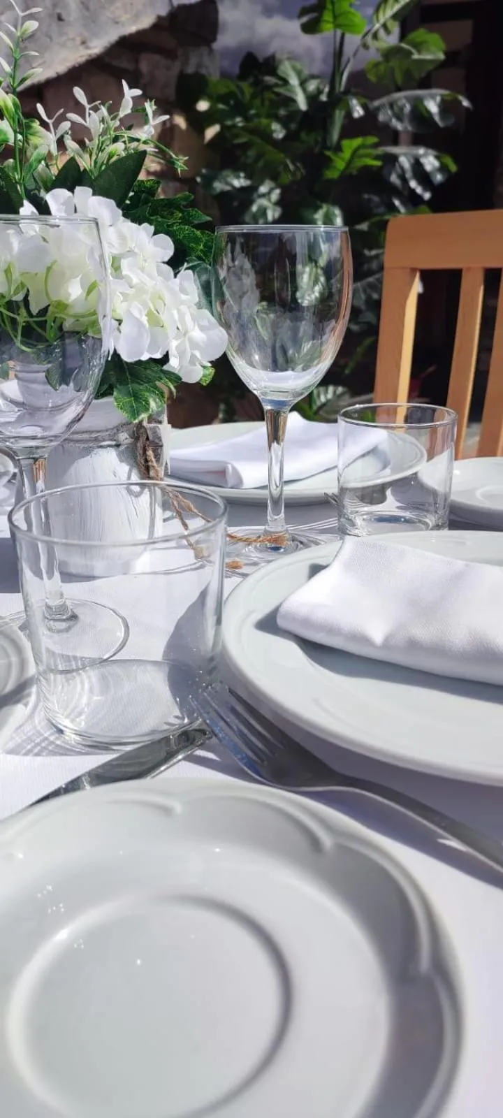 Restaurant/places to eat in Hotel Ransol